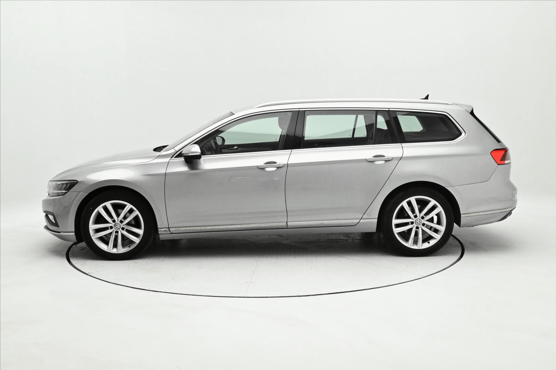 Main photo of the car Volkswagen Passat 2.0 TDI 140 kW DSG ELEGANCE Warranty up to 5 years (8)