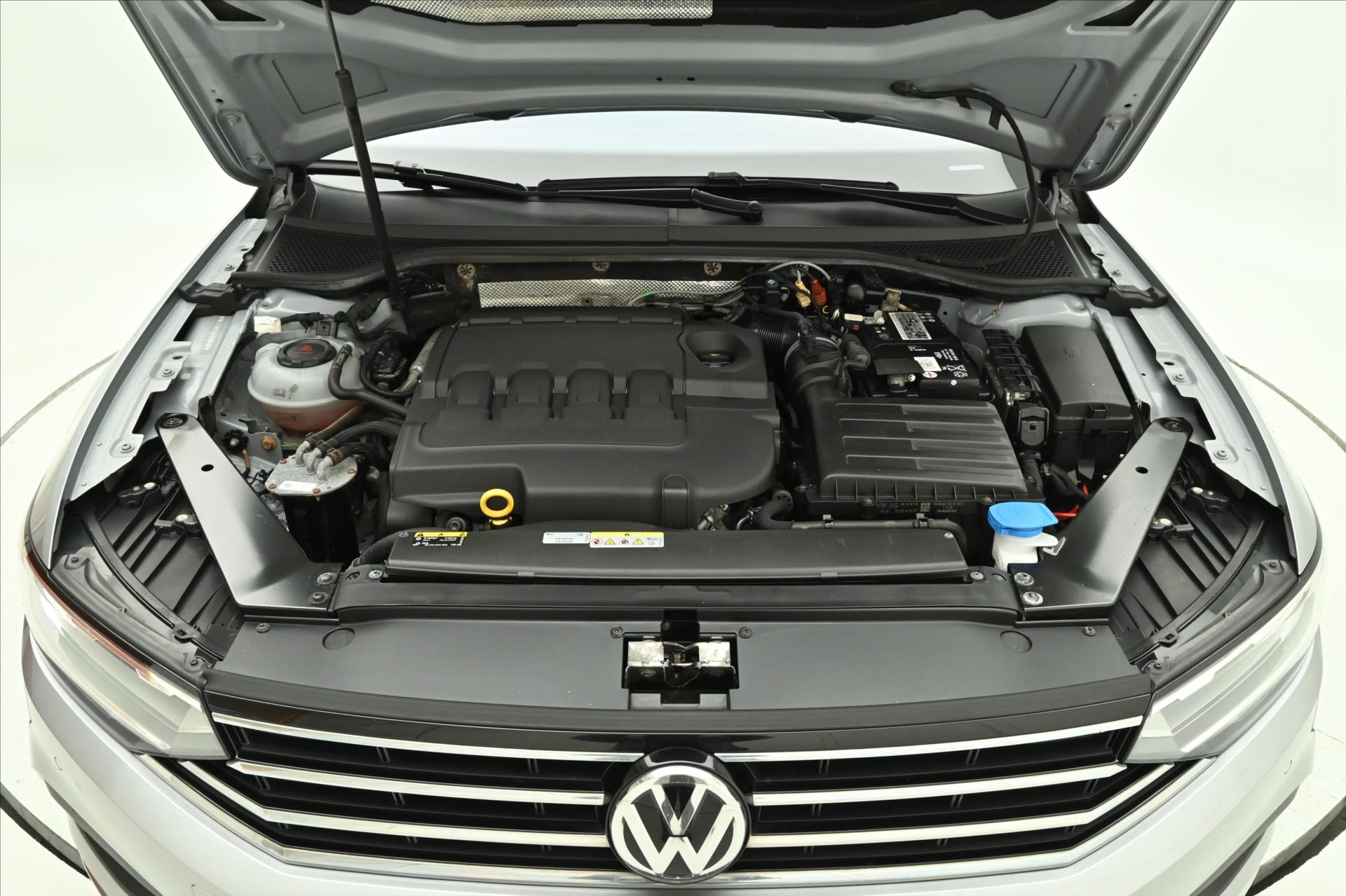 Main photo of the car Volkswagen Passat 2.0 TDI 140 kW DSG ELEGANCE Warranty up to 5 years (9)