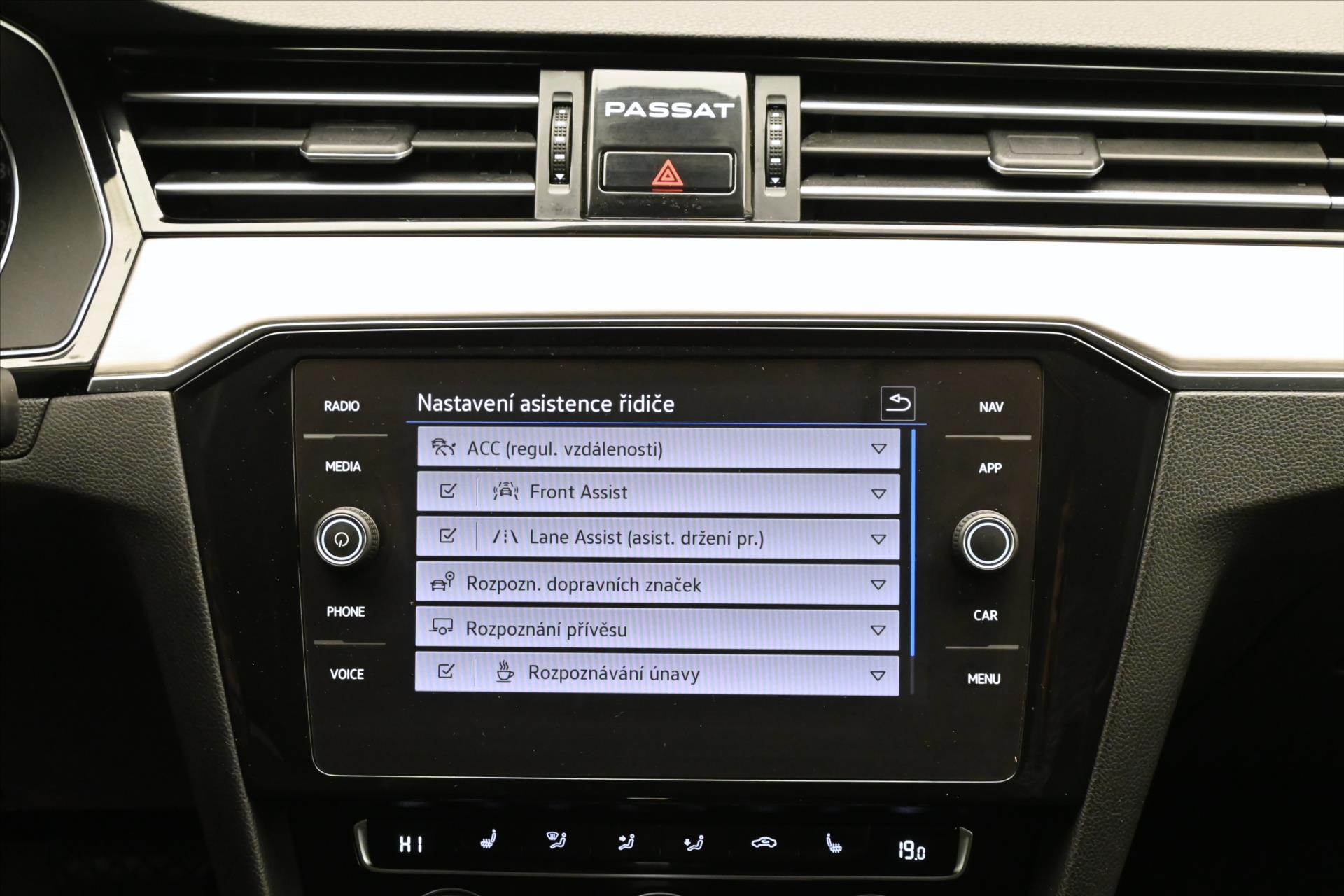 Hlavní fotografie vozu Volkswagen Passat 2,0 TDI 110 kW DSG Elegance Záruka až 5 let (20)