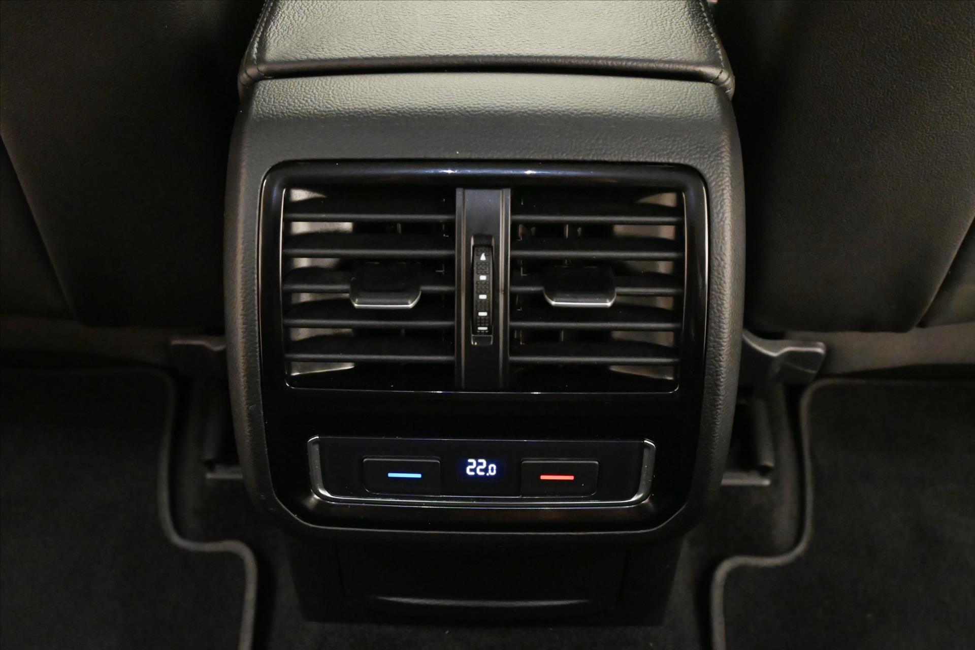 Hlavní fotografie vozu Volkswagen Passat 2,0 TDI 110 kW DSG Elegance Záruka až 5 let (23)