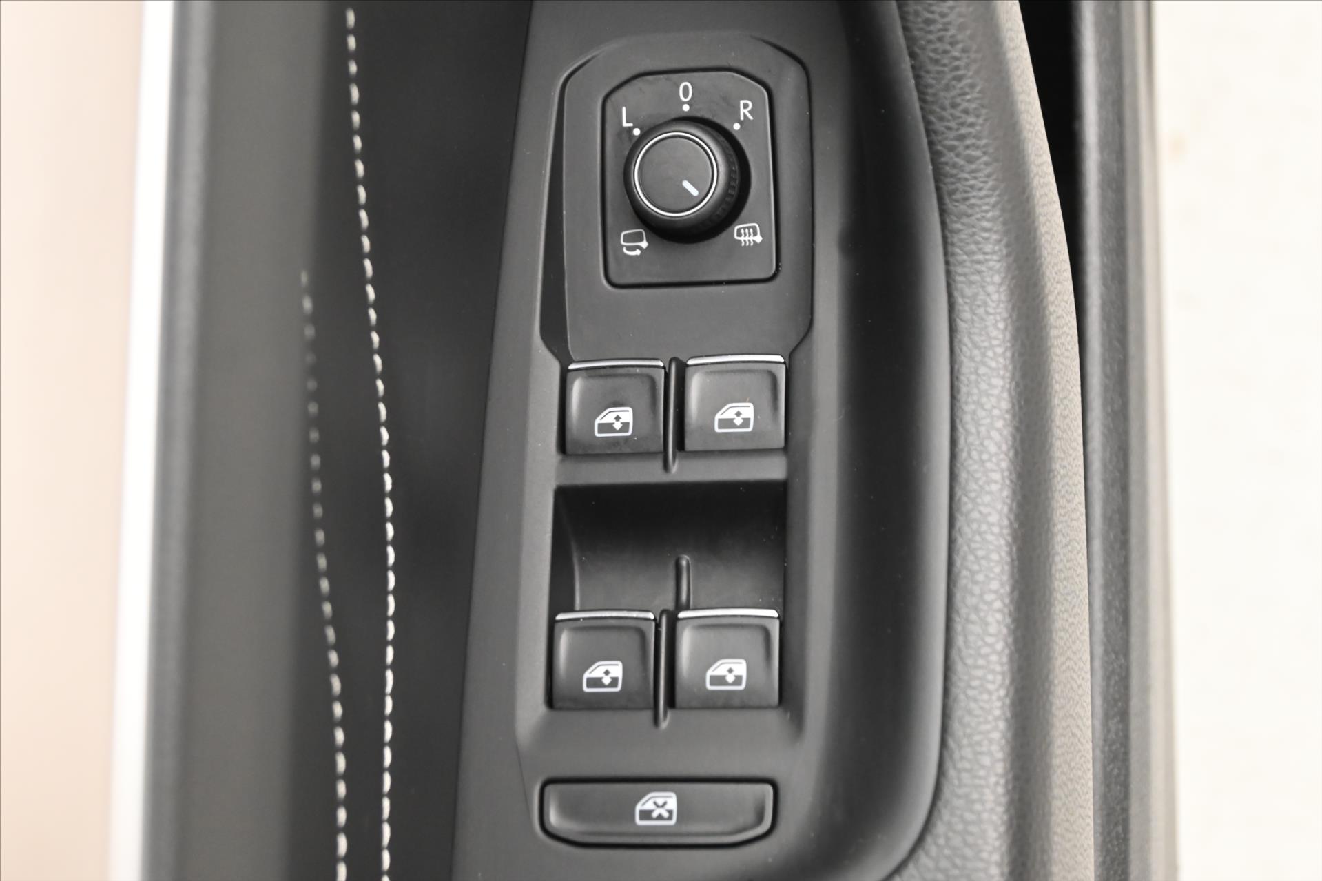 Hlavní fotografie vozu Volkswagen Passat 2,0 TDI 110 kW DSG Elegance Záruka až 5 let (26)