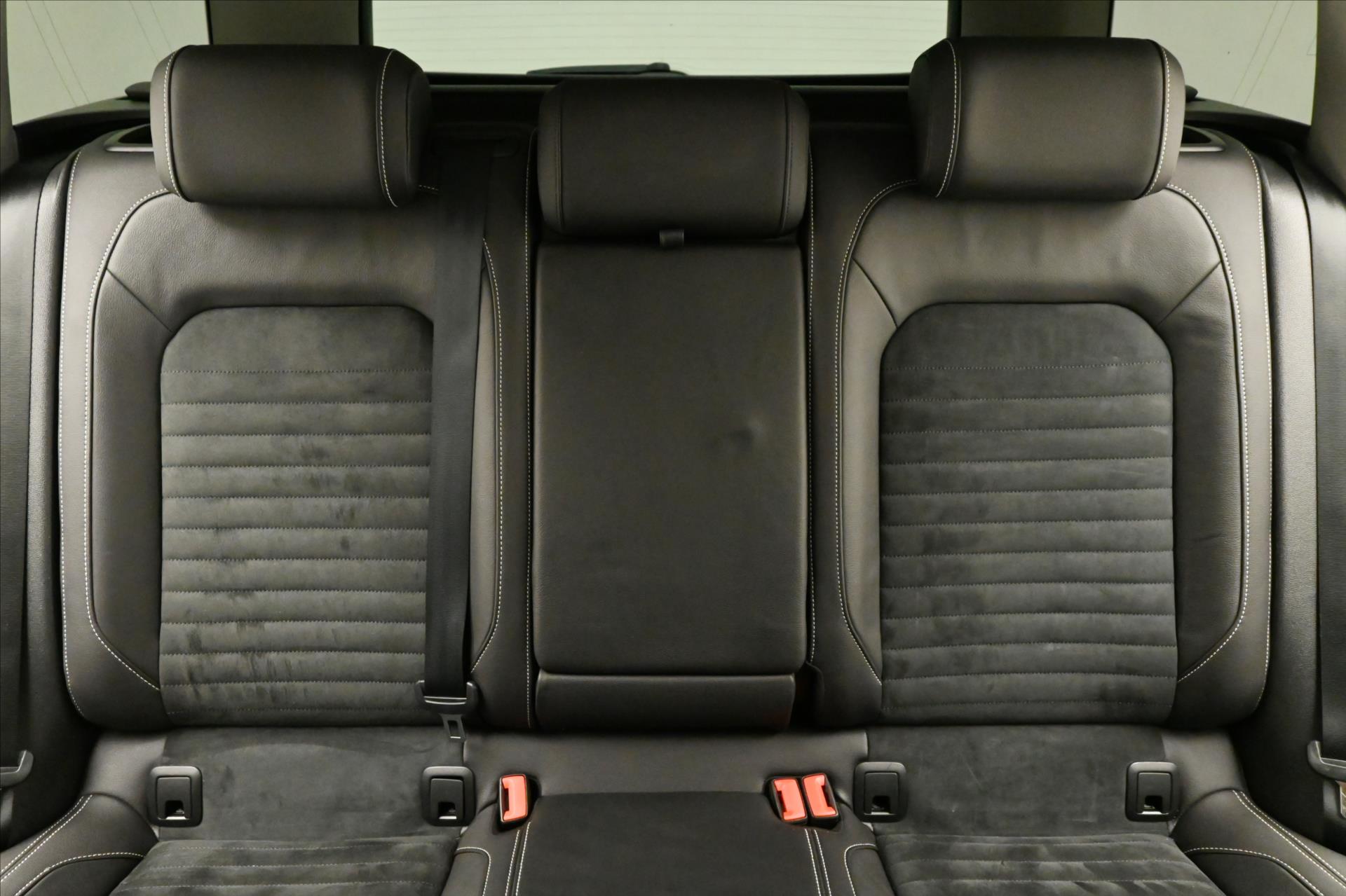 Hlavní fotografie vozu Volkswagen Passat 2,0 TDI 110 kW DSG Elegance Záruka až 5 let (28)