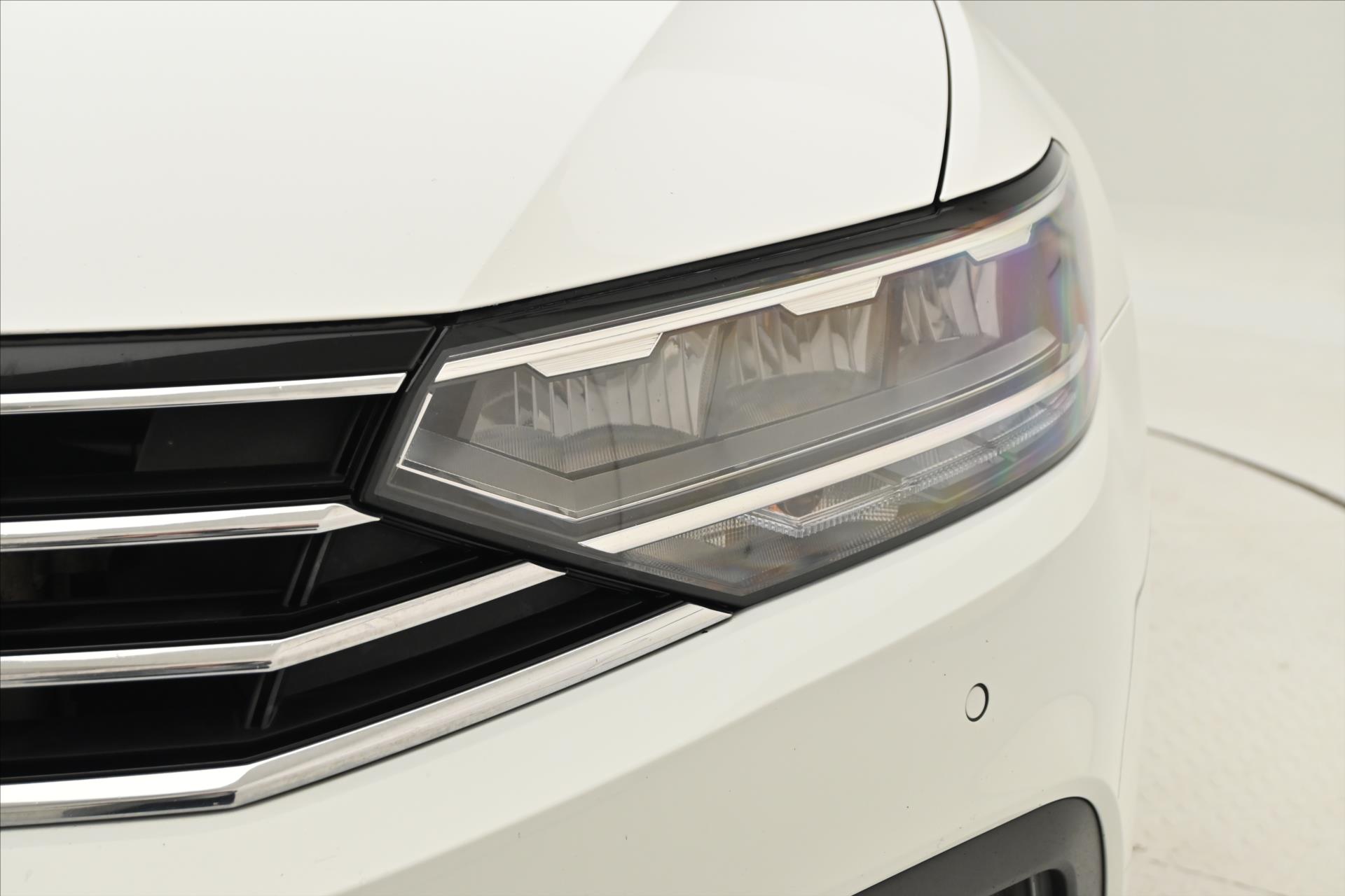 Hlavní fotografie vozu Volkswagen Passat 2,0 TDI 110 kW DSG Elegance Záruka až 5 let (31)
