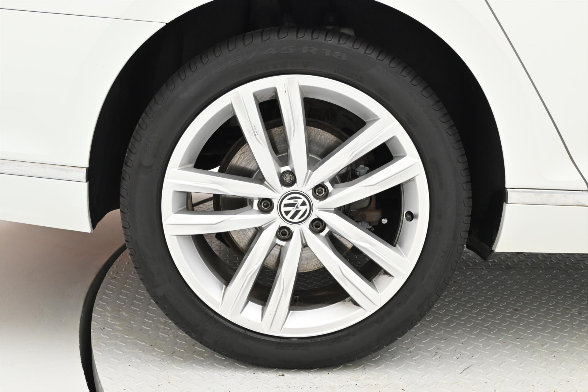 Hlavní fotografie vozu Volkswagen Passat 2,0 TDI 110 kW DSG Elegance Záruka až 5 let (33)