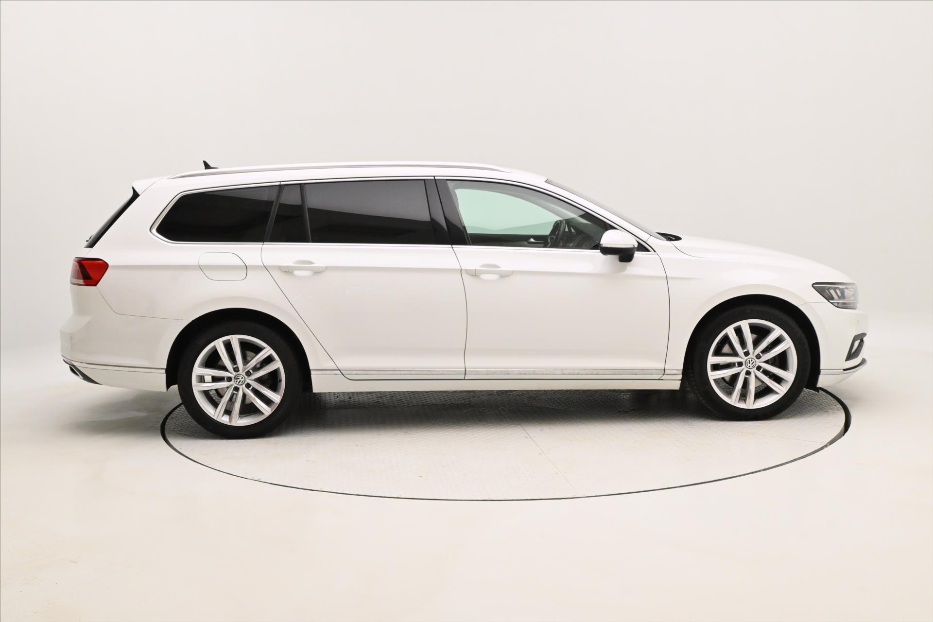 Hlavní fotografie vozu Volkswagen Passat 2,0 TDI 110 kW DSG Elegance Záruka až 5 let (4)