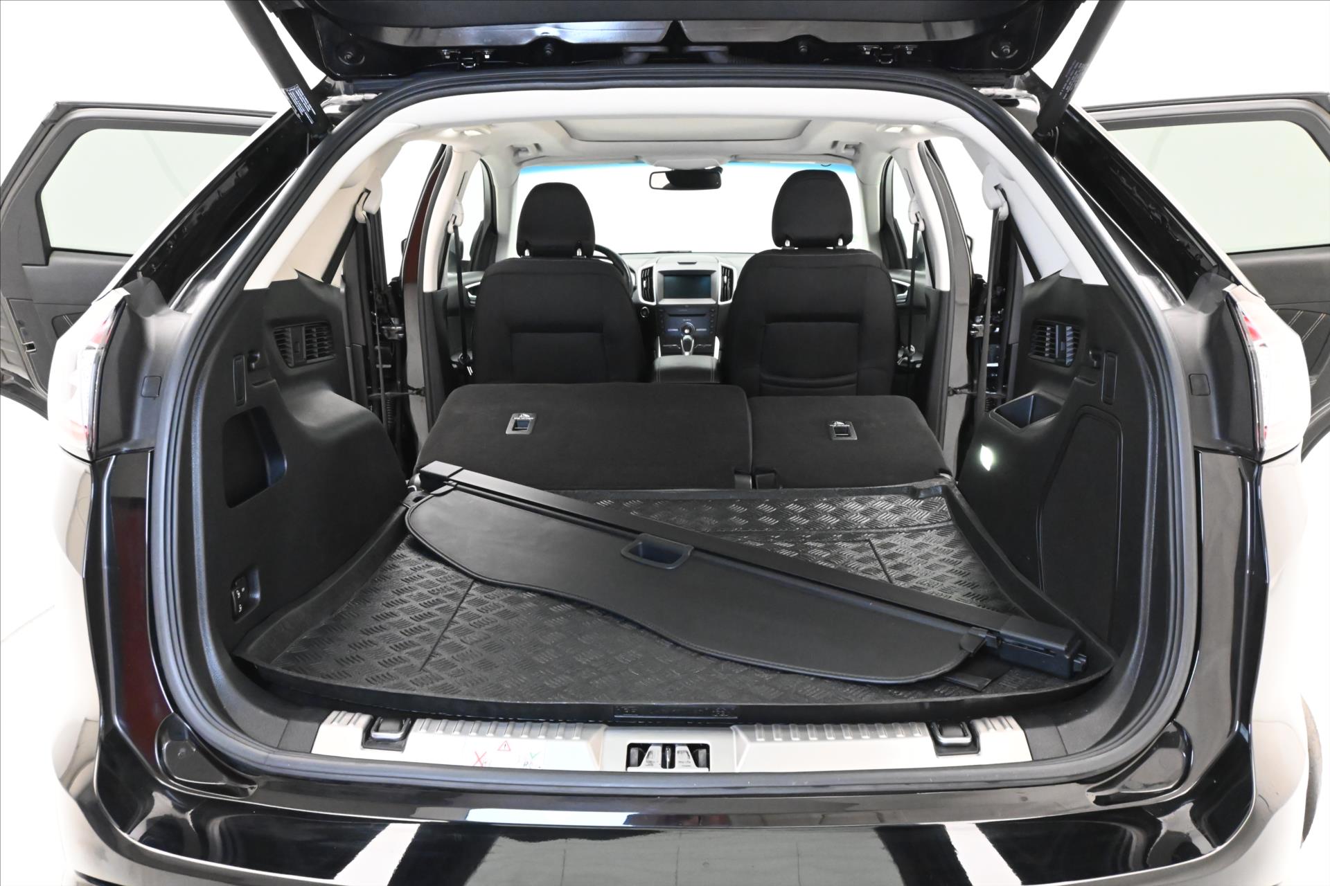 Hlavní fotografie vozu Ford Edge 2,0 TDCi 154 kW 4x4 AT6 Panorama Záruka až 5 let (11)