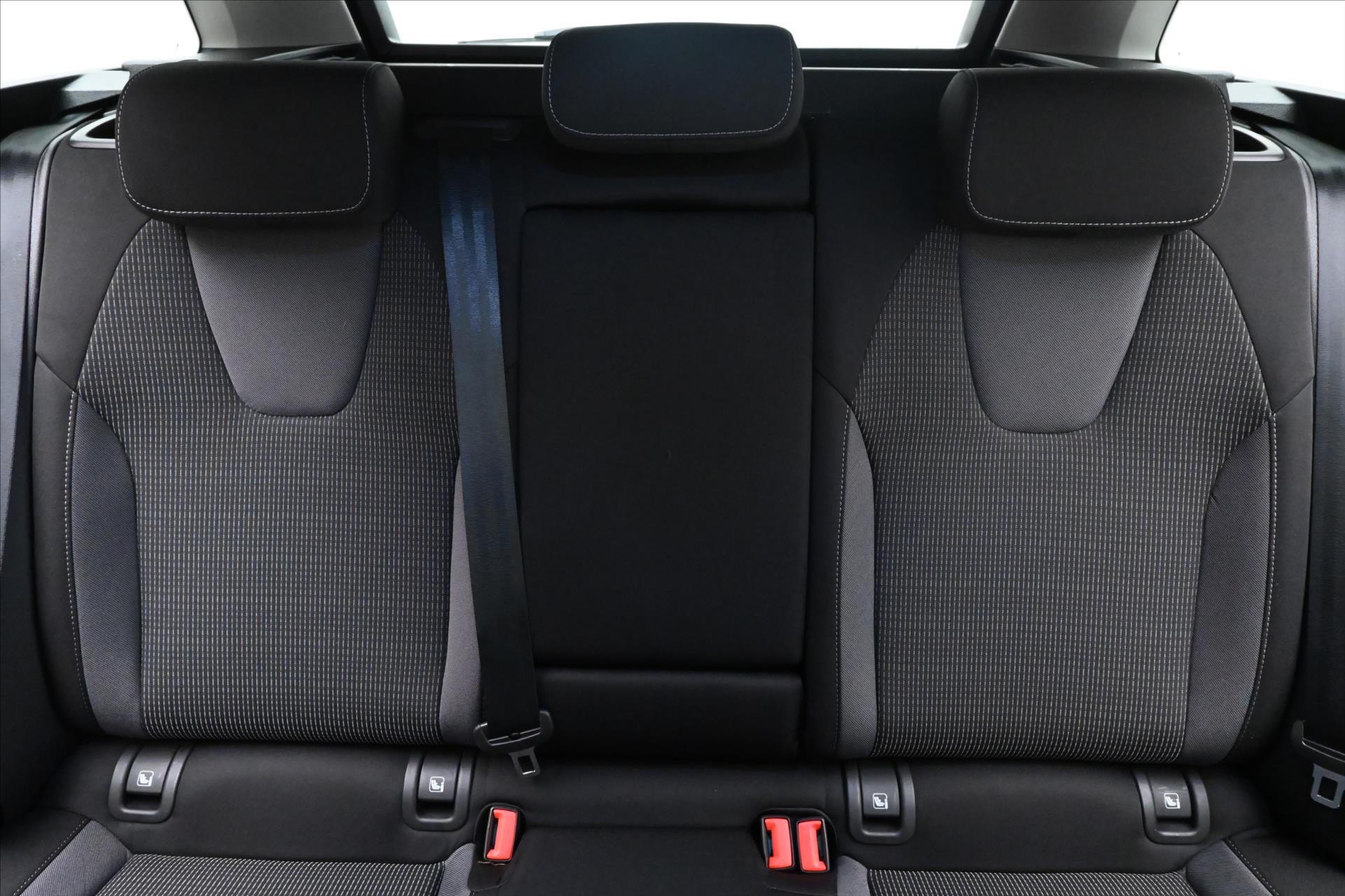 Hlavní fotografie vozu Škoda Octavia 2,0 TDI 110 kW DSG Business Záruka až 5 let (27)