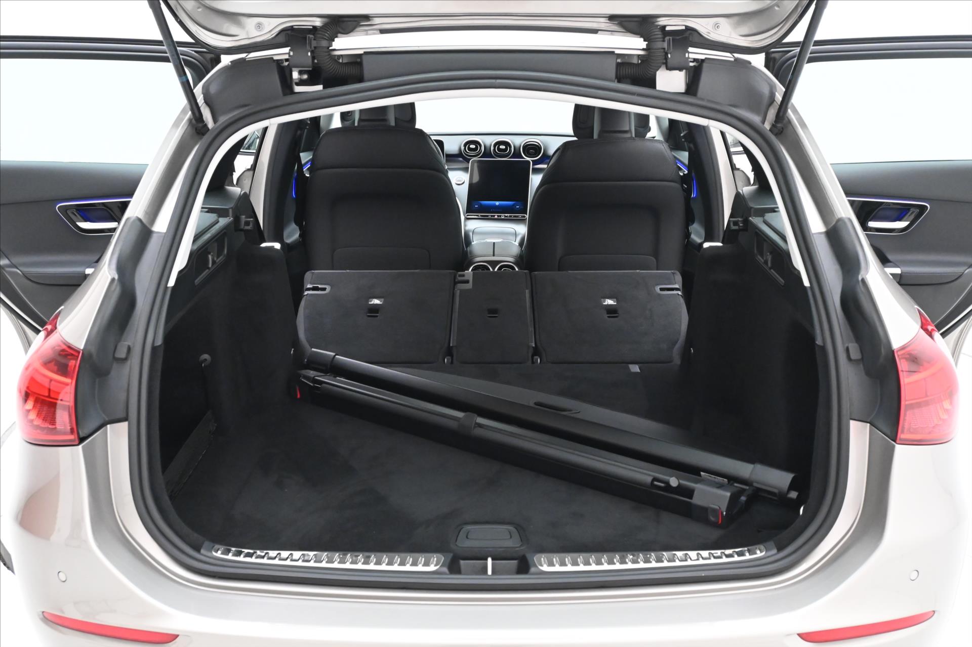 Hlavní fotografie vozu Mercedes-Benz Třídy C 2,0 220d 147 kW 4Matic 9G-Tron. Záruka až 5 let (11)