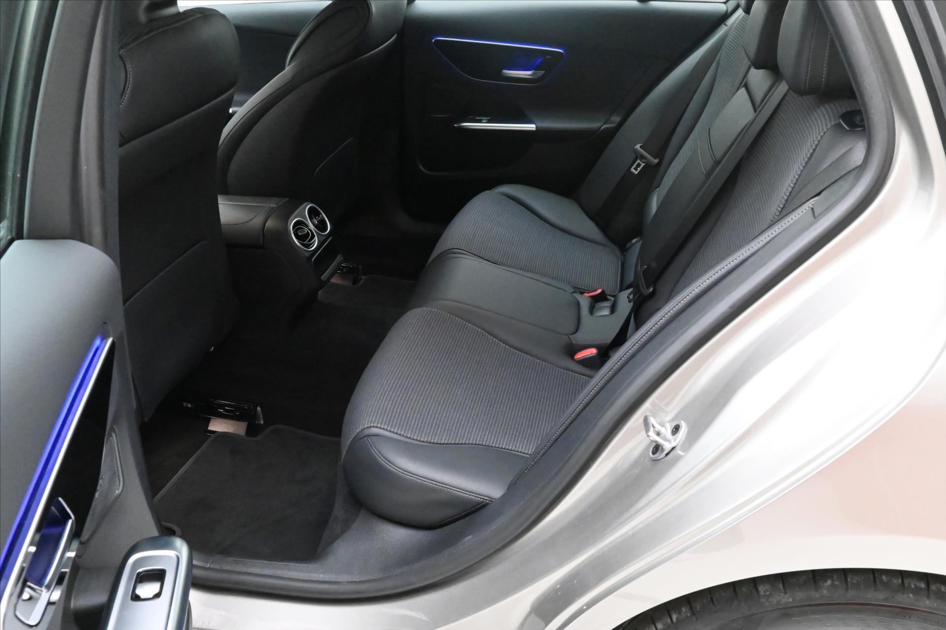 Hlavní fotografie vozu Mercedes-Benz Třídy C 2,0 220d 147 kW 4Matic 9G-Tron. Záruka až 5 let (14)