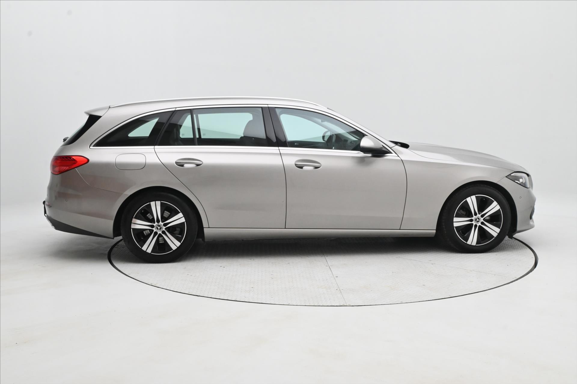 Hlavní fotografie vozu Mercedes-Benz Třídy C 2,0 220d 147 kW 4Matic 9G-Tron. Záruka až 5 let (4)