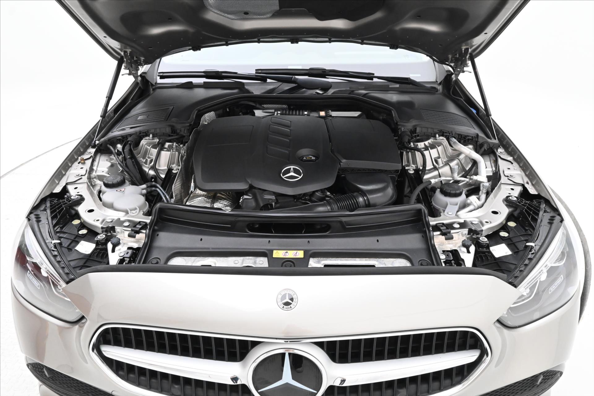 Hlavní fotografie vozu Mercedes-Benz Třídy C 2,0 220d 147 kW 4Matic 9G-Tron. Záruka až 5 let (9)