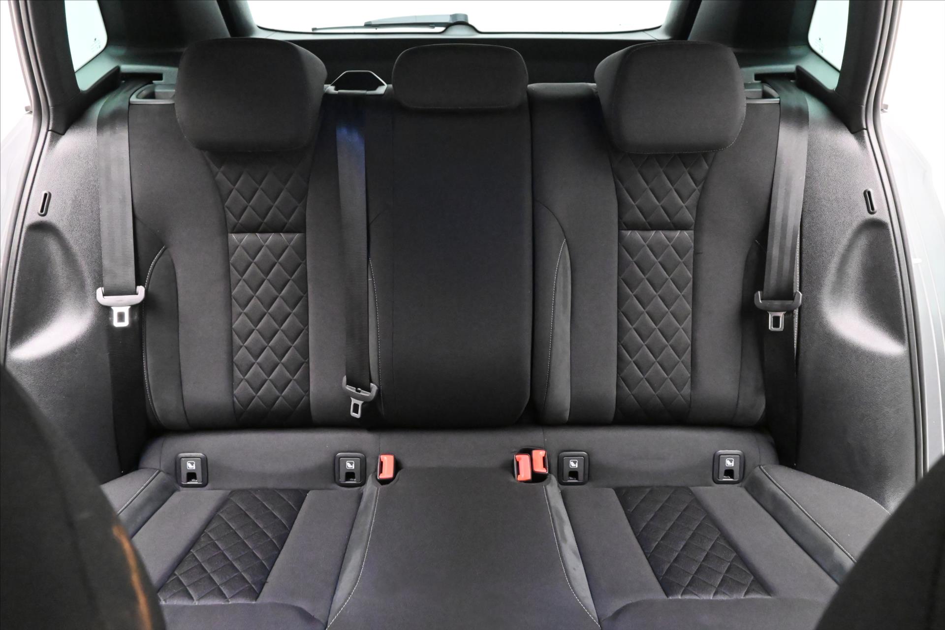 Hlavní fotografie vozu Škoda Kamiq 1,0 TSI 81 kW Sport Business Záruka až 5 let (26)