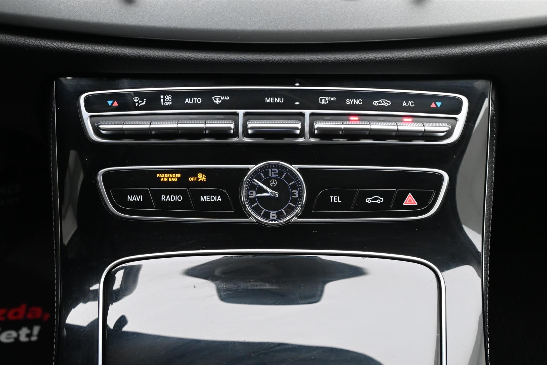 Hlavní fotografie vozu Mercedes-Benz Třídy E 2,0 220d 143 kW Avantgarde AT9 Záruka až 5 let (23)