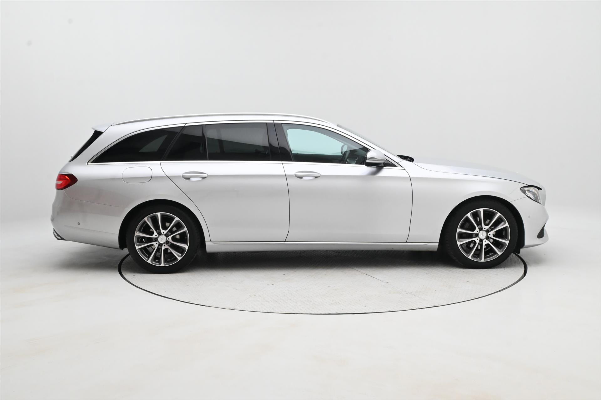 Hlavní fotografie vozu Mercedes-Benz Třídy E 2,0 220d 143 kW Avantgarde AT9 Záruka až 5 let (4)