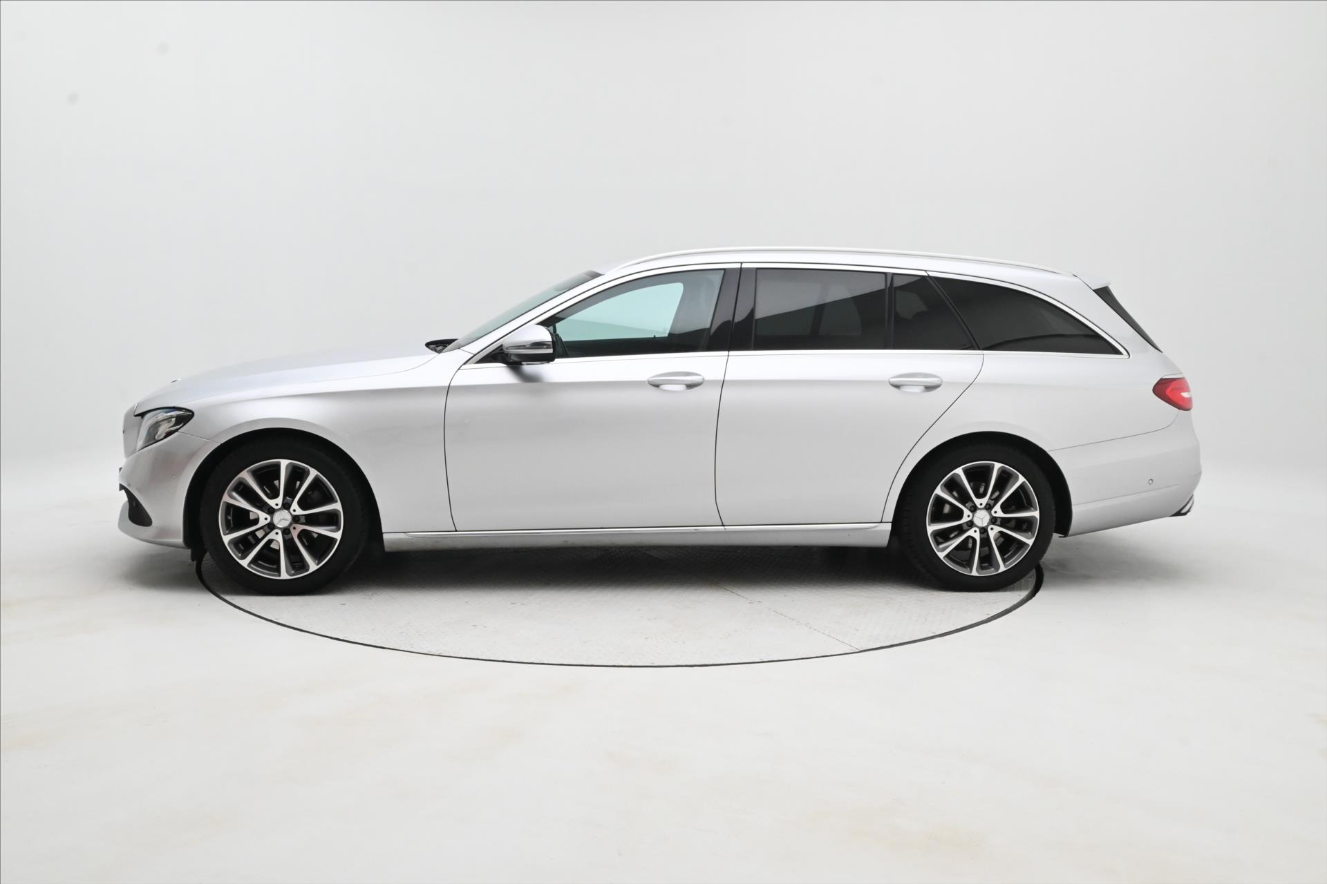 Hlavní fotografie vozu Mercedes-Benz Třídy E 2,0 220d 143 kW Avantgarde AT9 Záruka až 5 let (8)