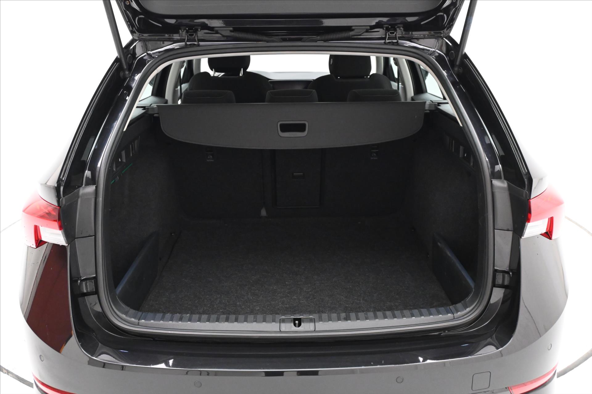 Hlavní fotografie vozu Škoda Octavia 2,0 TDI 110 kW DSG Style Záruka až 5 let (10)