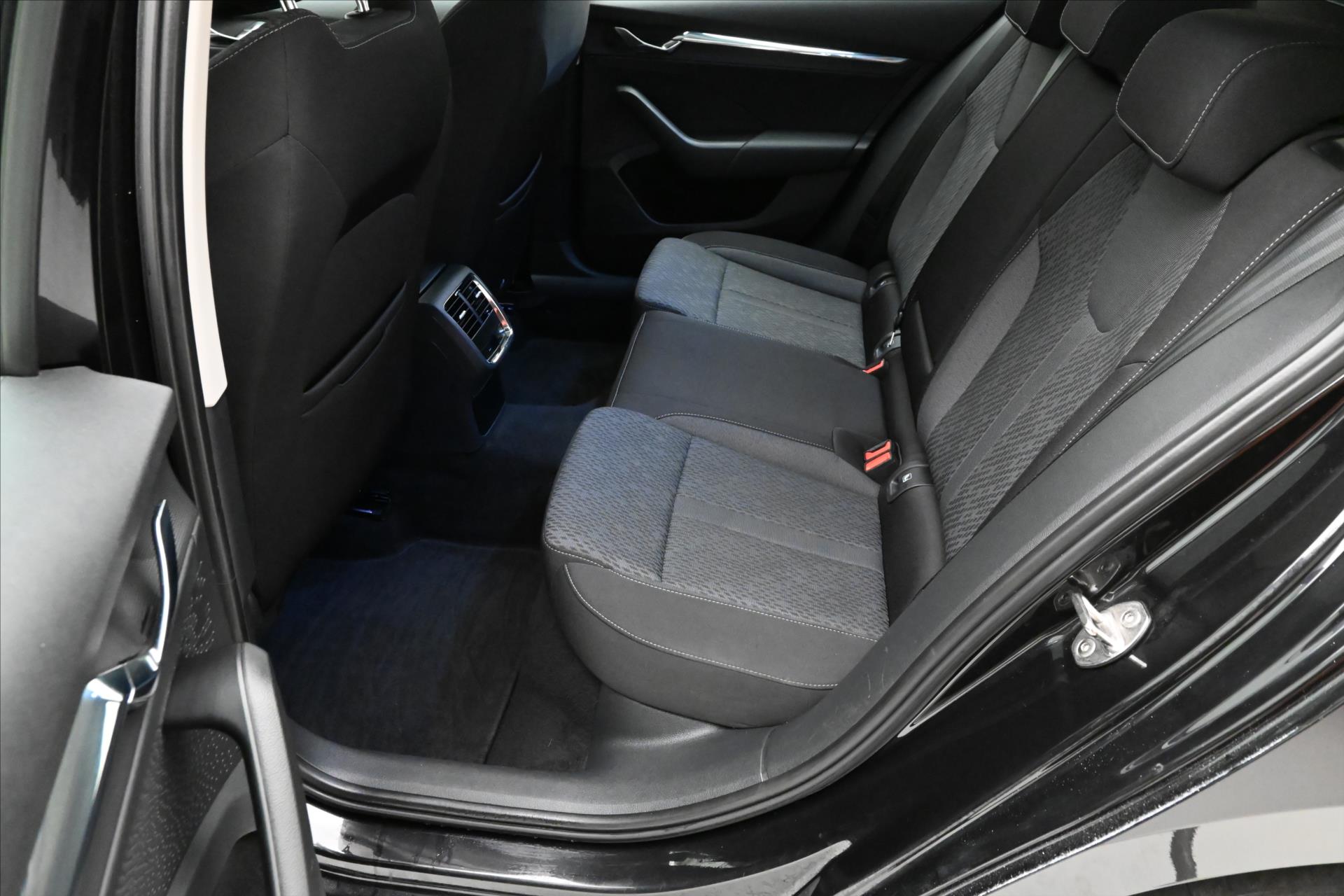 Hlavní fotografie vozu Škoda Octavia 2,0 TDI 110 kW DSG Style Záruka až 5 let (14)