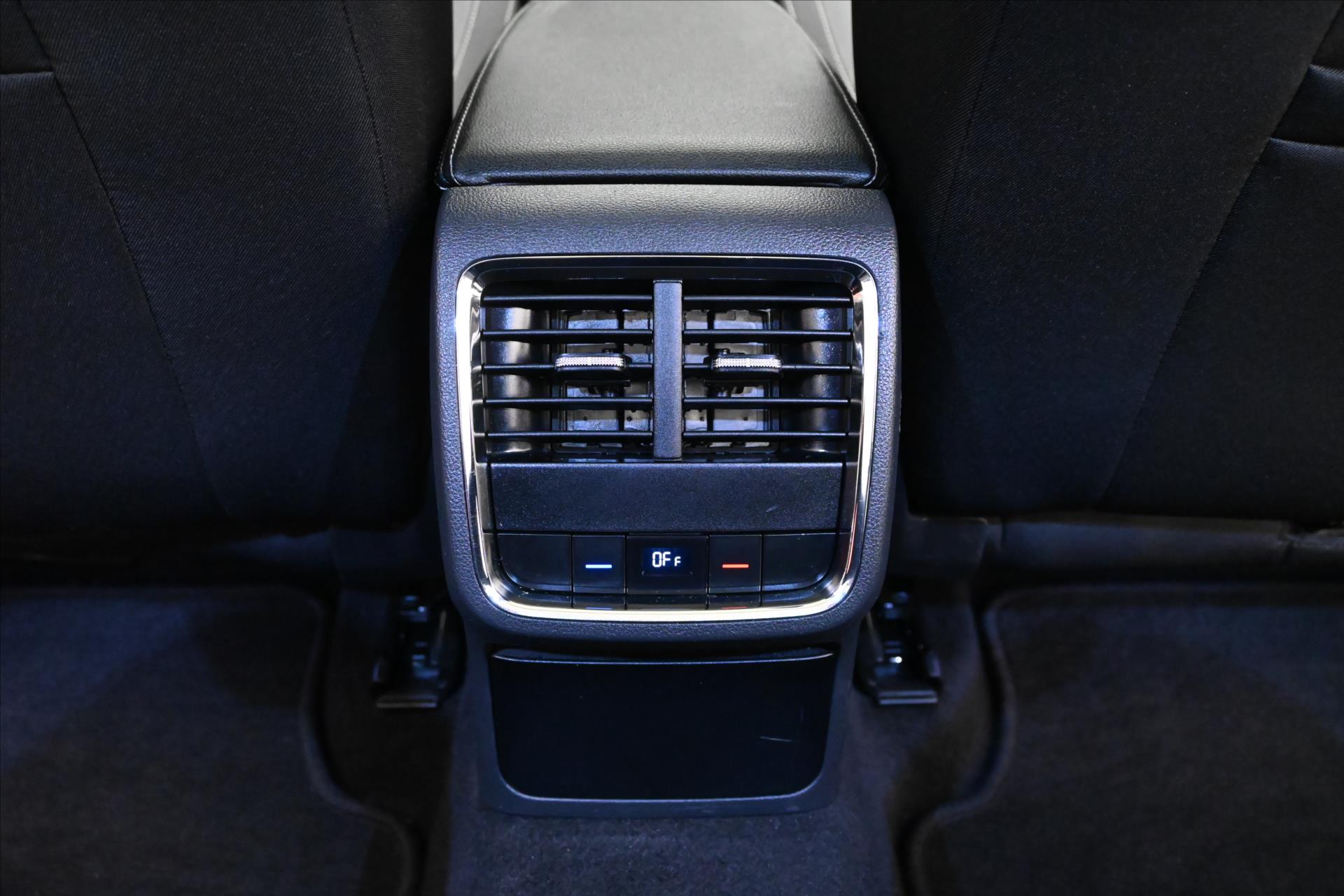 Hlavní fotografie vozu Škoda Octavia 2,0 TDI 110 kW DSG Style Záruka až 5 let (22)