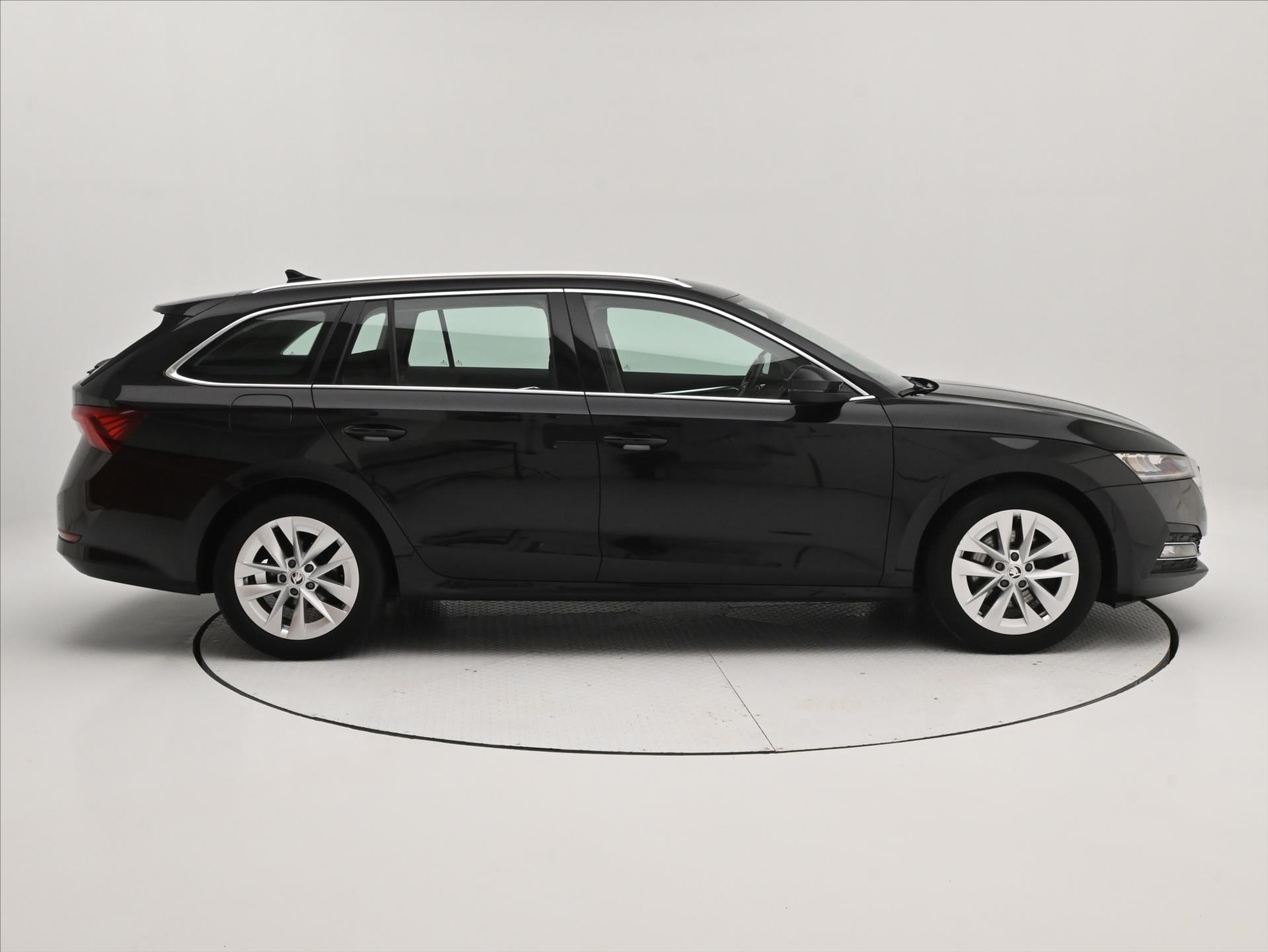Hlavní fotografie vozu Škoda Octavia 2,0 TDI 110 kW DSG Style Záruka až 5 let (4)