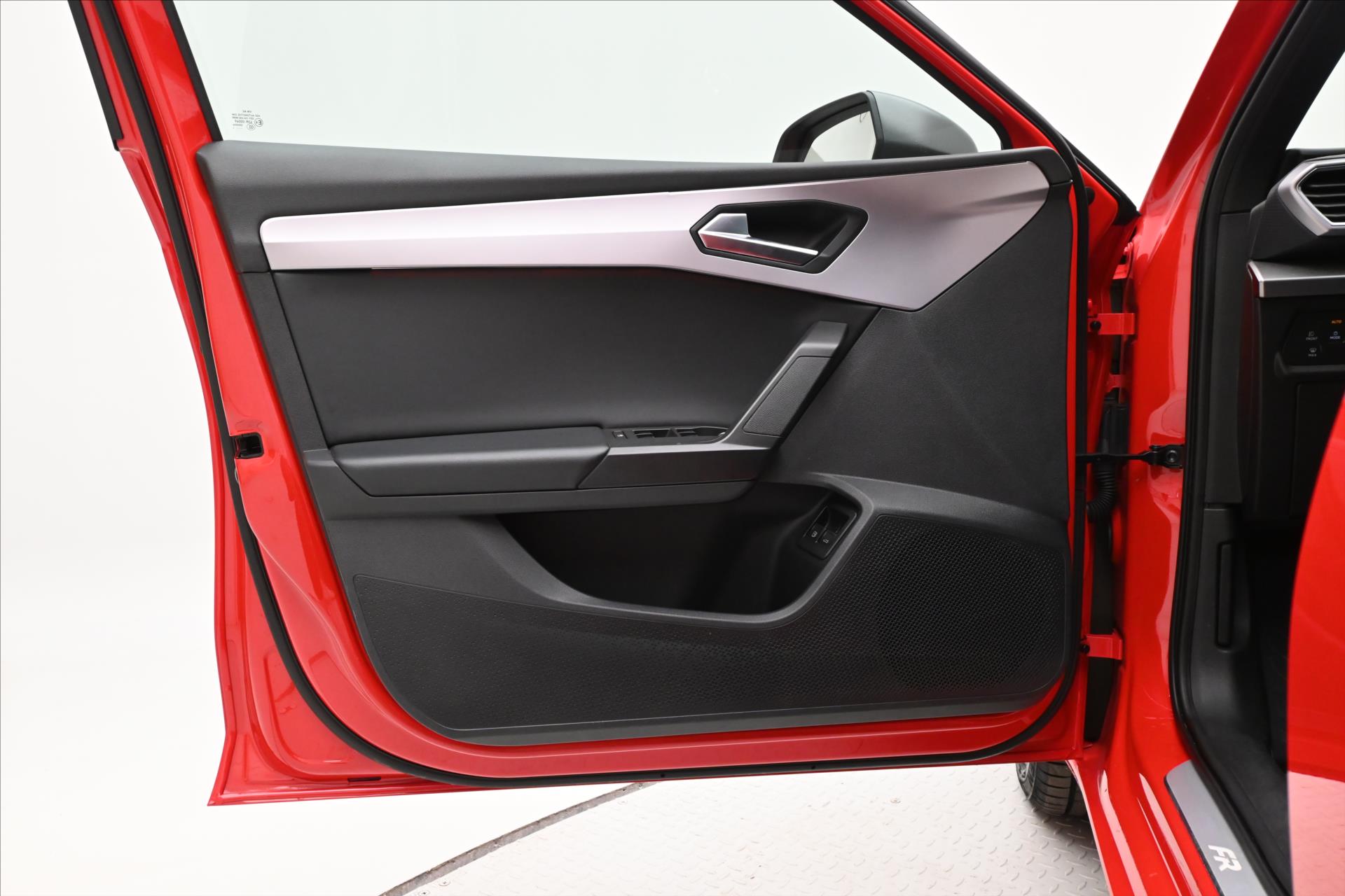 Hlavní fotografie vozu Seat Leon 1,4 FR TSI 150 kW e-Hybrid Záruka až 5 let (23)