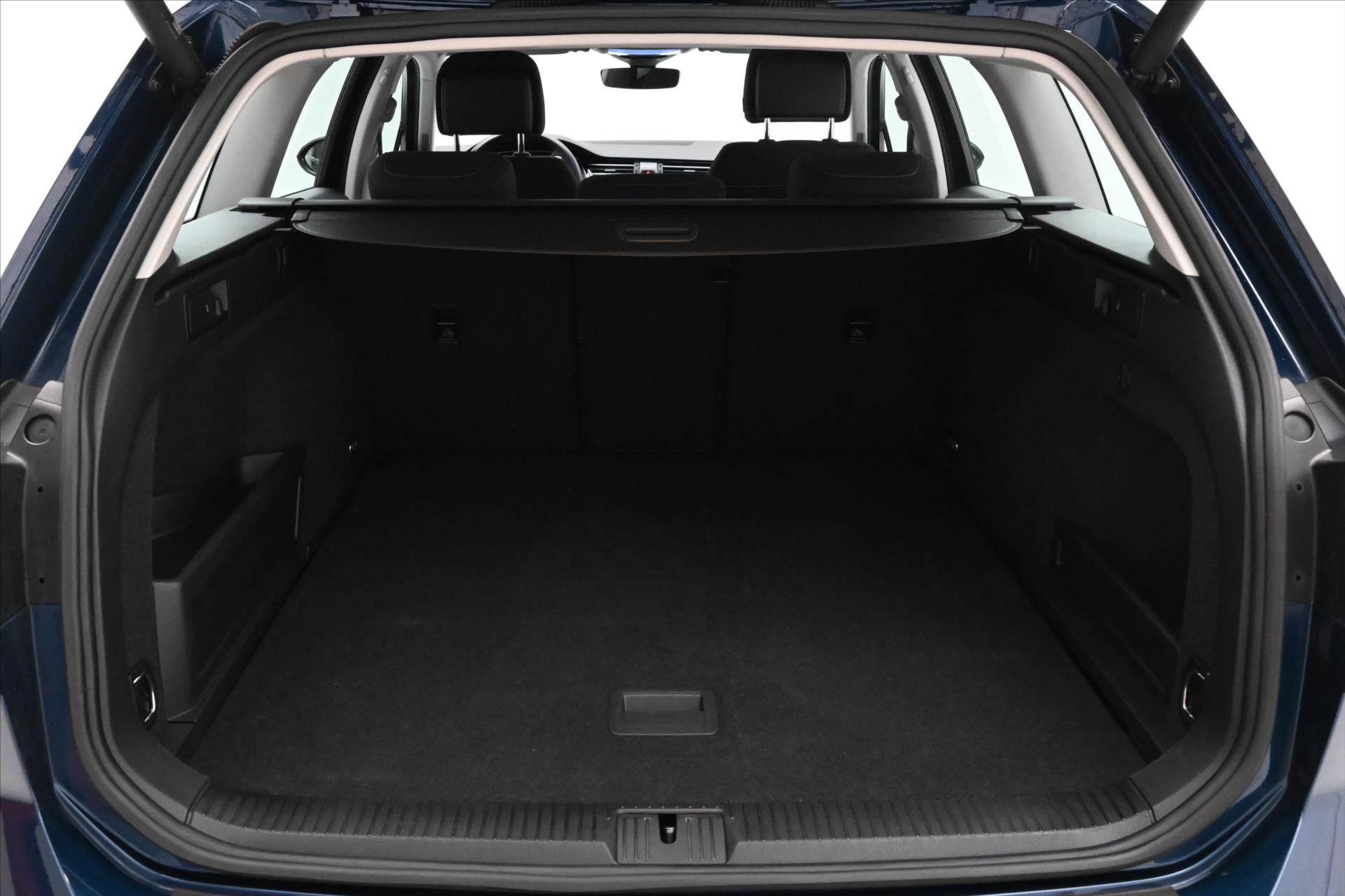 Hlavní fotografie vozu Volkswagen Passat 1,4 GTE 160 KW DSG Business Záruka až 5 let (10)