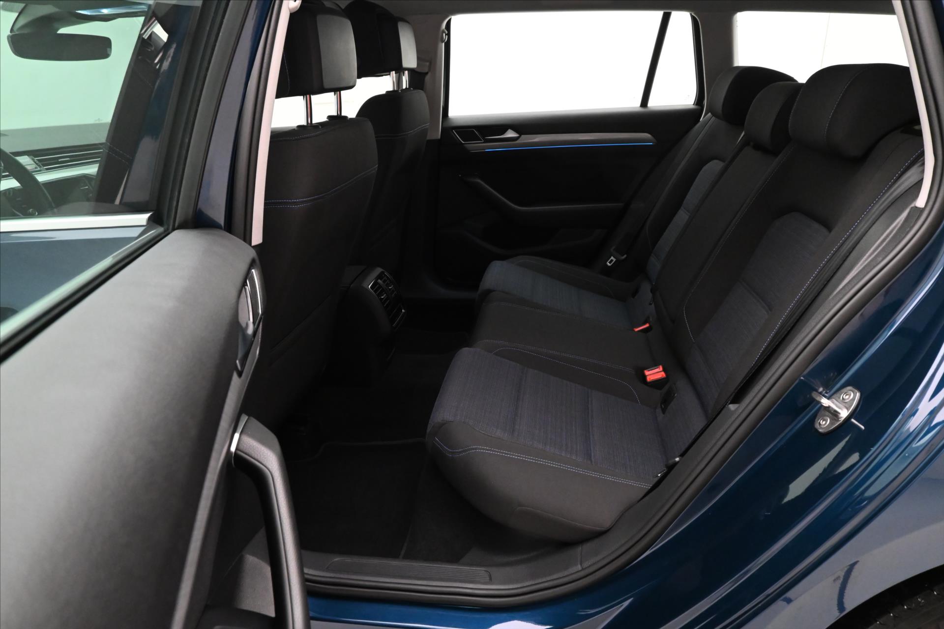 Hlavní fotografie vozu Volkswagen Passat 1,4 GTE 160 KW DSG Business Záruka až 5 let (14)