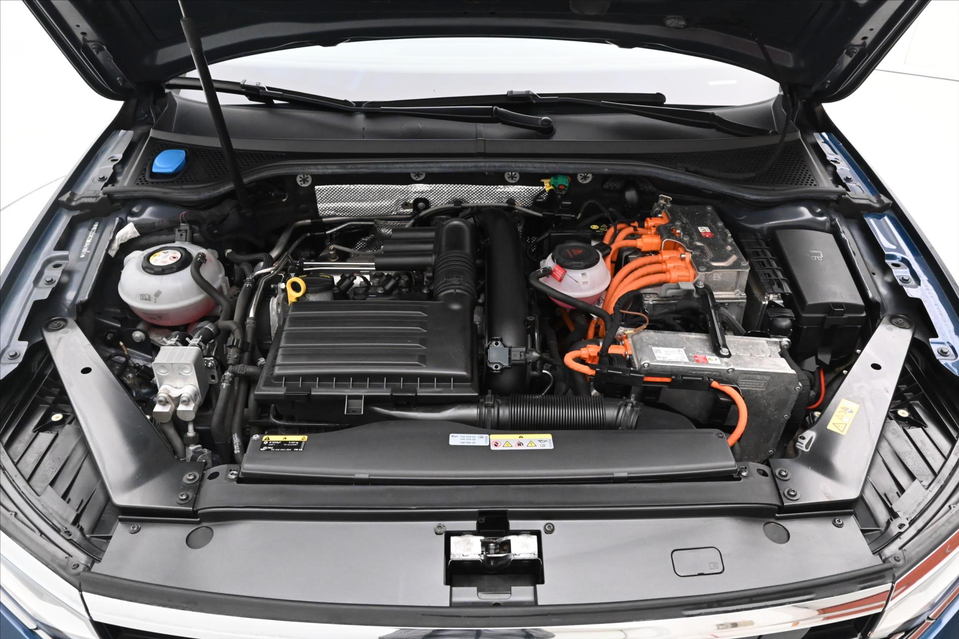 Hlavní fotografie vozu Volkswagen Passat 1,4 GTE 160 KW DSG Business Záruka až 5 let (9)