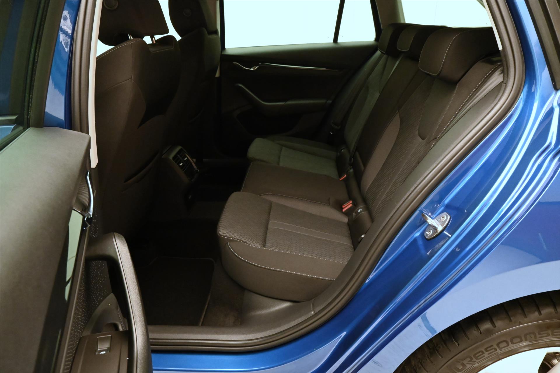 Hlavní fotografie vozu Škoda Octavia 2,0 TDI 110 kW TAŽNÉ Style Záruka až 5 let (14)