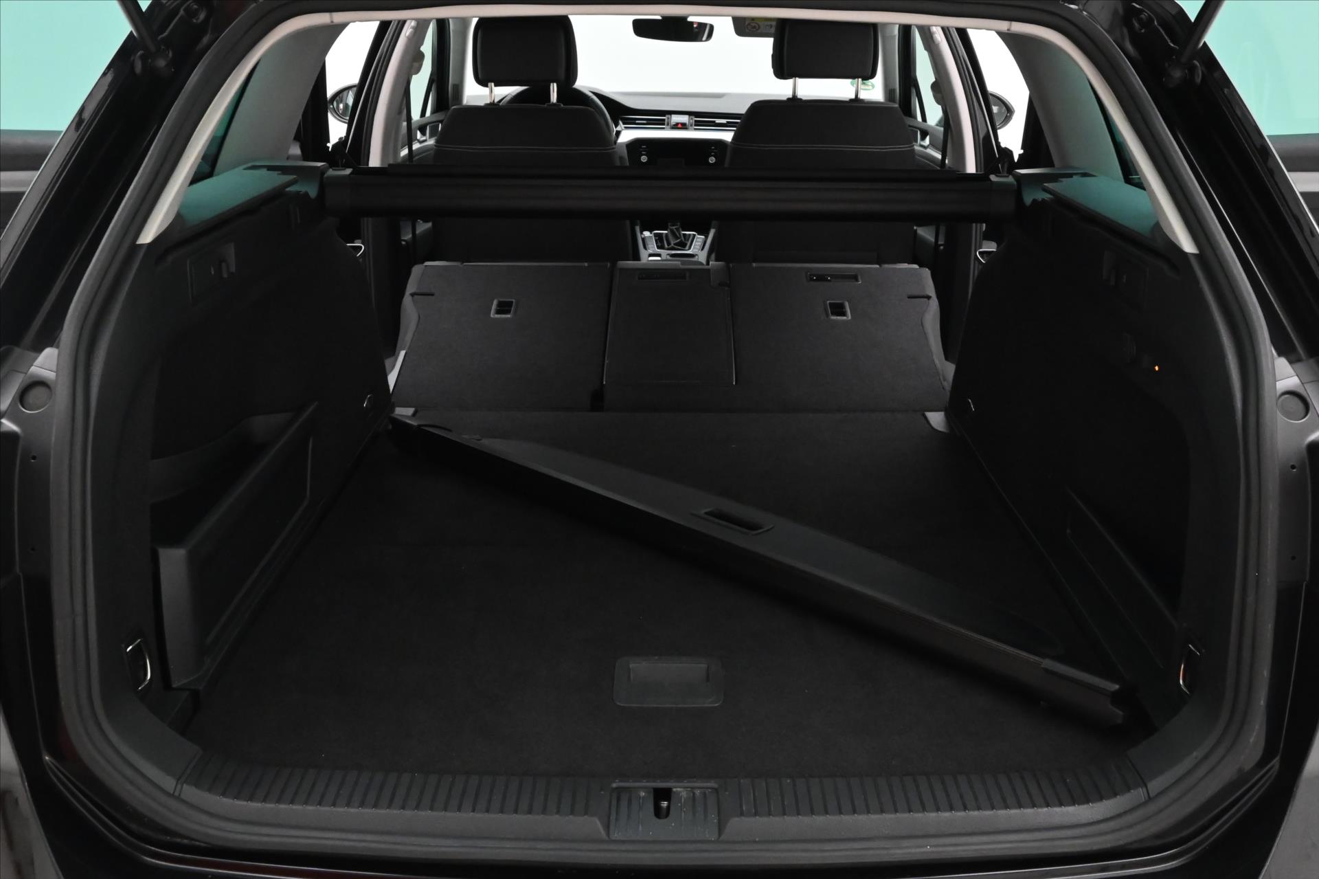 Hlavní fotografie vozu Volkswagen Passat 1,4 GTE 160 kW DSG Business Záruka až 5 let (11)