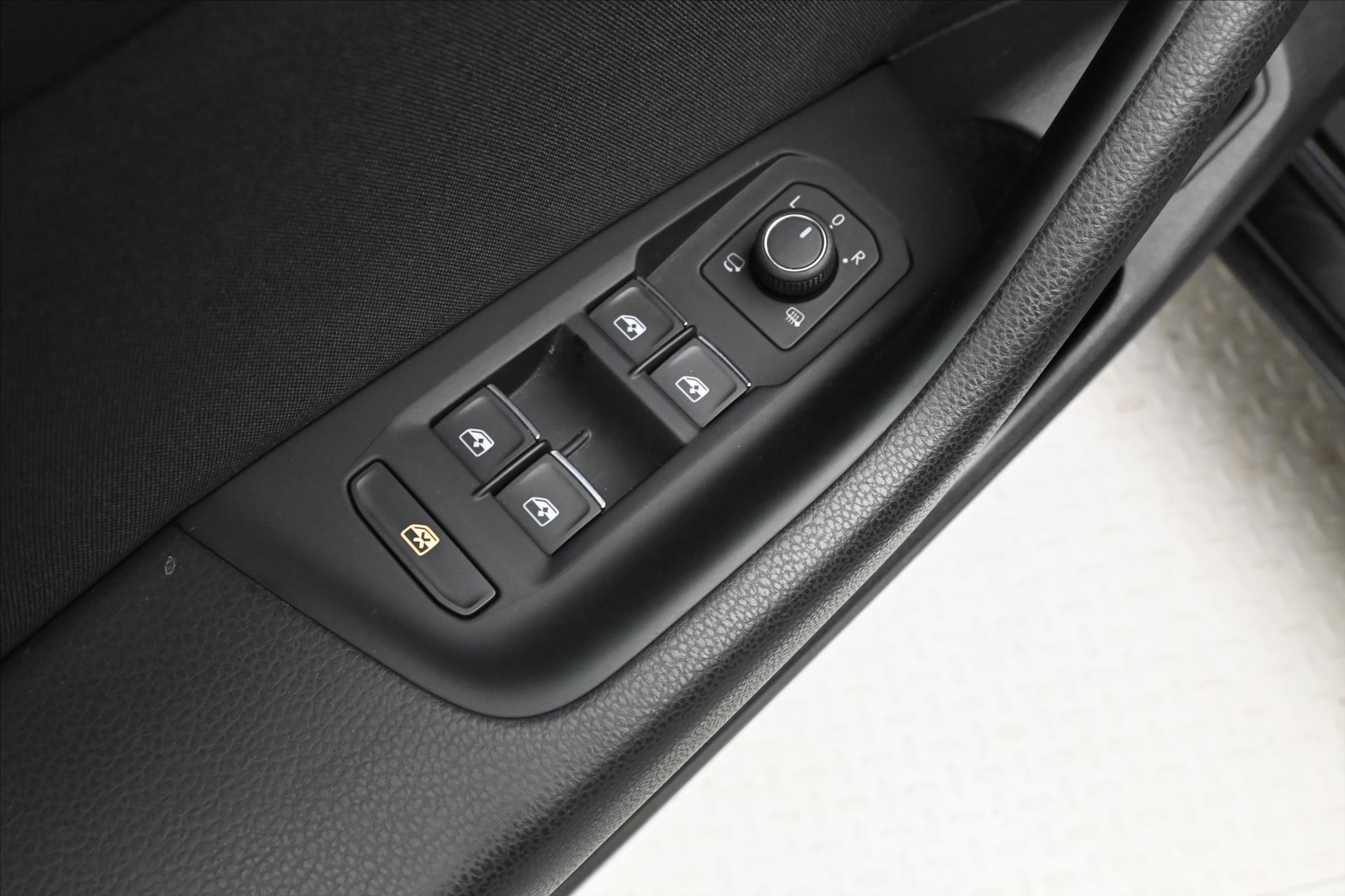 Hlavní fotografie vozu Volkswagen Passat 1,4 GTE 160 kW DSG Business Záruka až 5 let (24)