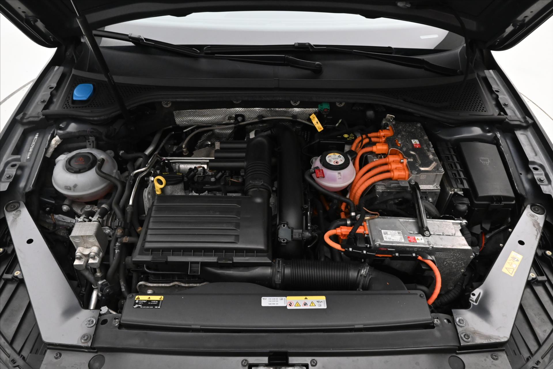 Hlavní fotografie vozu Volkswagen Passat 1,4 GTE 160 kW DSG Business Záruka až 5 let (9)