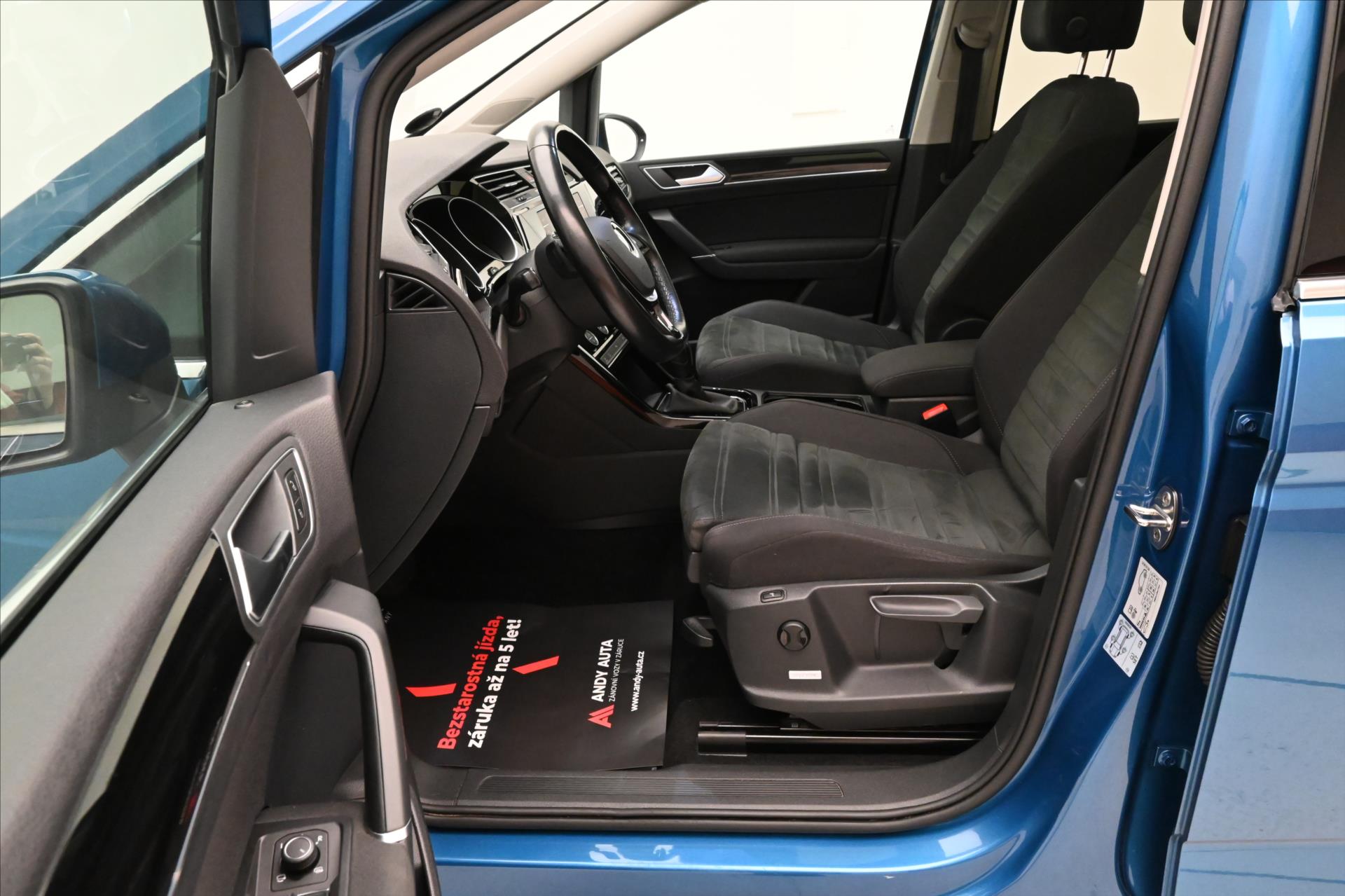Hlavní fotografie vozu Volkswagen Touran 2,0 TDI 110 KW DSG Highline 7/Míst Záruka až 5 let (14)