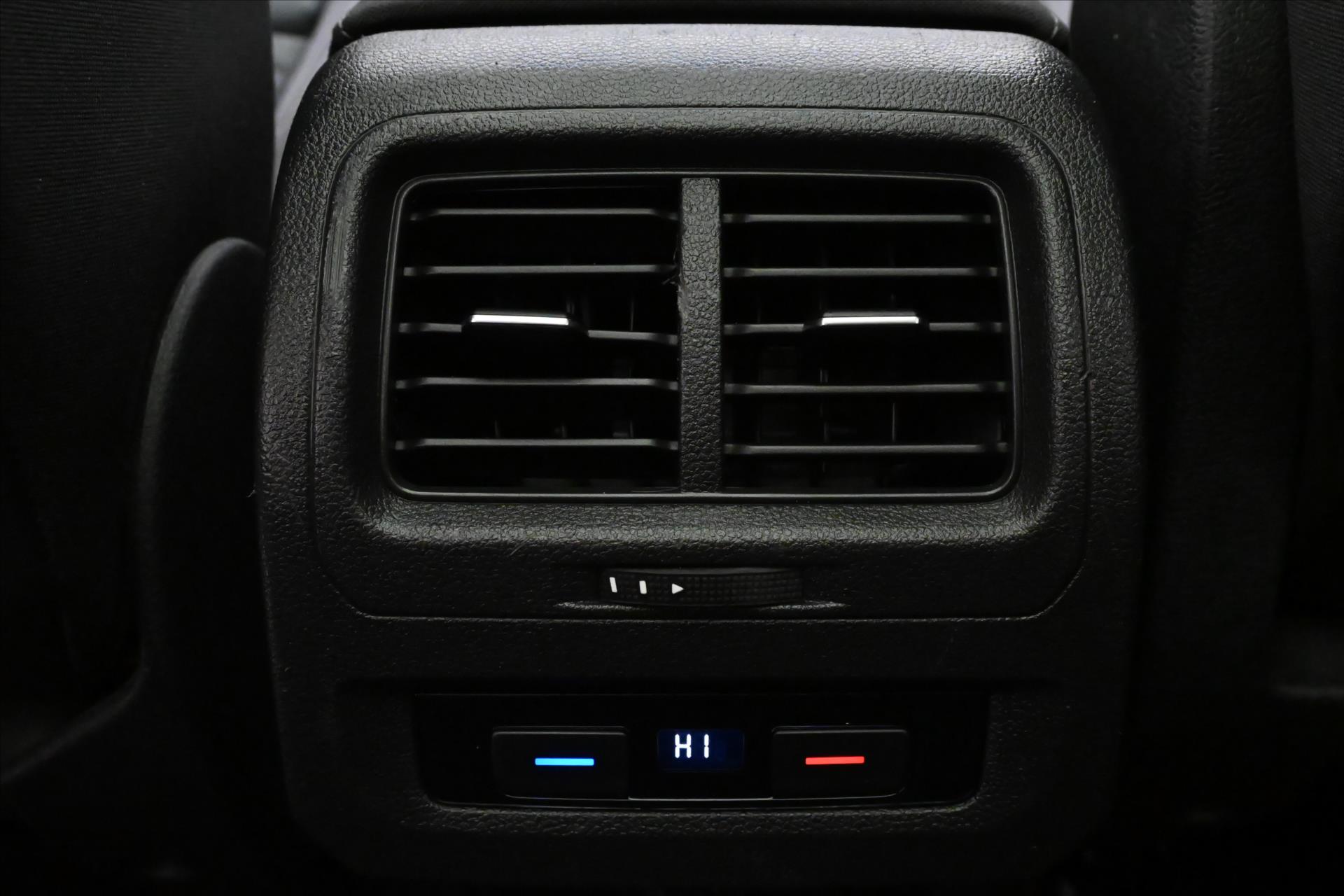 Hlavní fotografie vozu Volkswagen Touran 2,0 TDI 110 KW DSG Highline 7/Míst Záruka až 5 let (23)