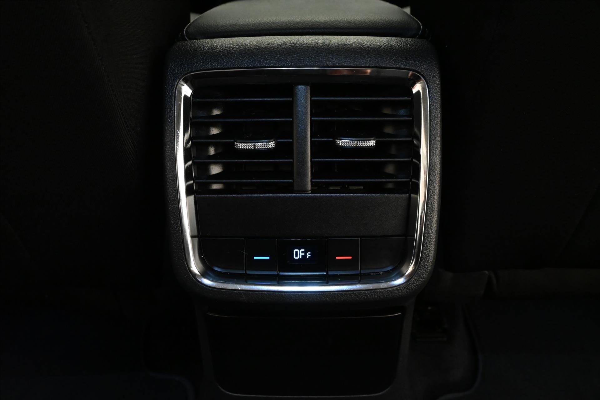Hlavní fotografie vozu Škoda Octavia 2,0 TDI 110kW DSG Style Záruka až 5 let (23)