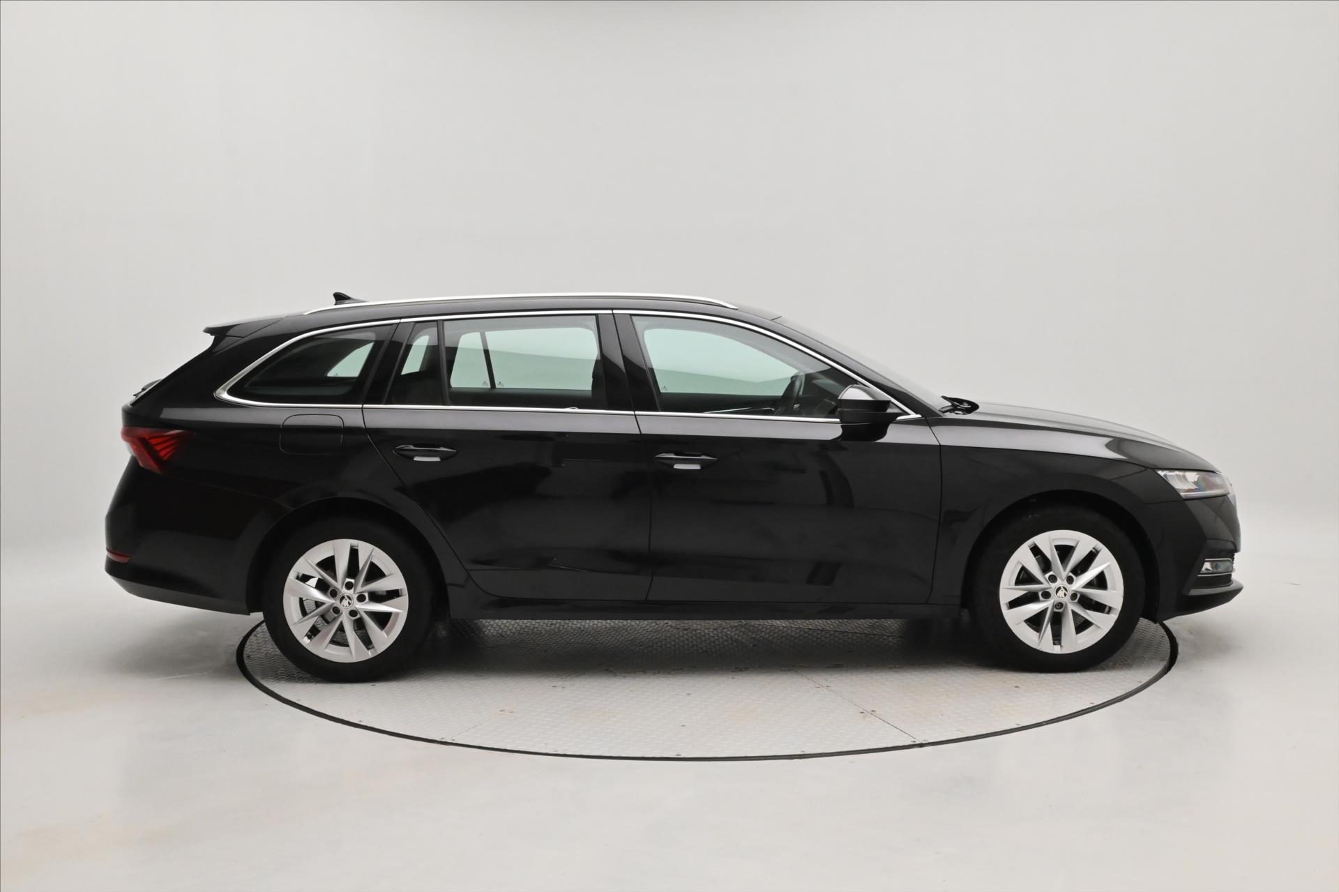 Hlavní fotografie vozu Škoda Octavia 2,0 TDI 110kW DSG Style Záruka až 5 let (4)