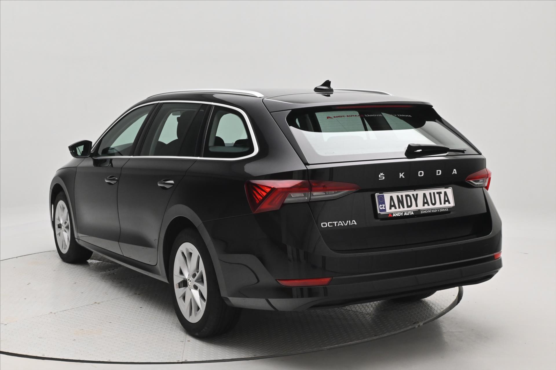 Hlavní fotografie vozu Škoda Octavia 2,0 TDI 110kW DSG Style Záruka až 5 let (7)