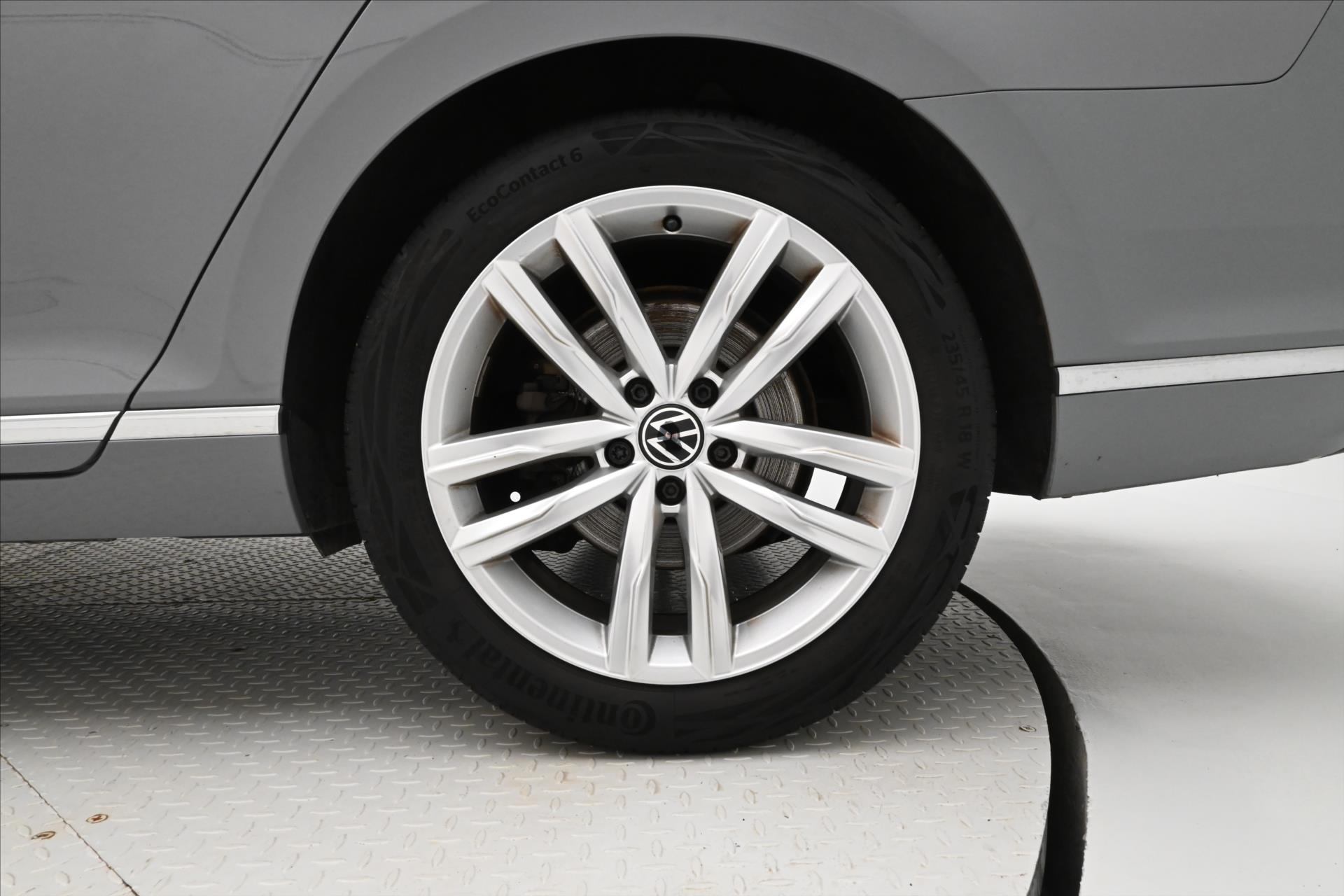 Hlavní fotografie vozu Volkswagen Passat 2,0 TDI 110 kW DSG Elegance Záruka až 5 let (33)