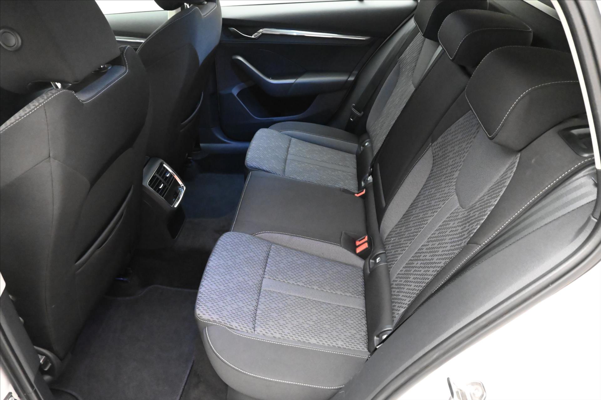 Hlavní fotografie vozu Škoda Octavia 2,0 TDI 110 kW DSG Style Záruka až 5 let (14)