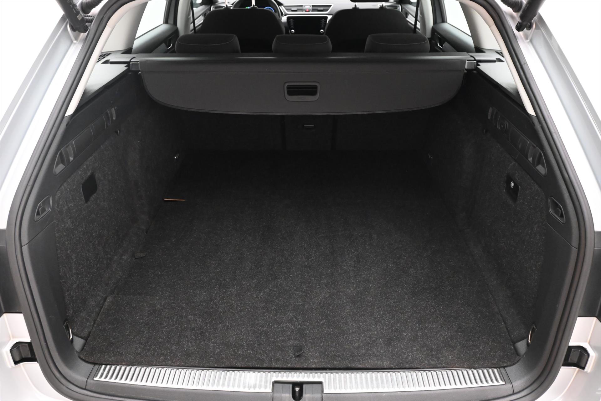 Hlavní fotografie vozu Škoda Superb 1,4 TSI iV 160KW DSG Ambition Záruka až 5 let (10)