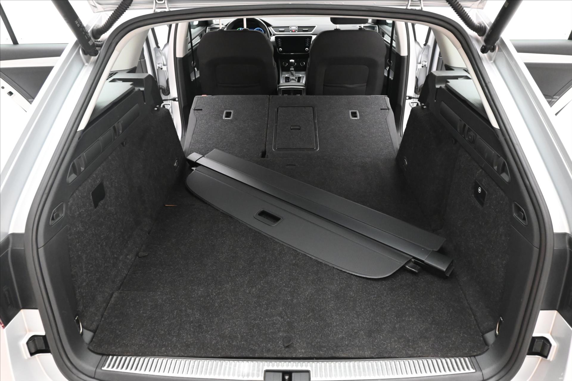 Hlavní fotografie vozu Škoda Superb 1,4 TSI iV 160KW DSG Ambition Záruka až 5 let (11)