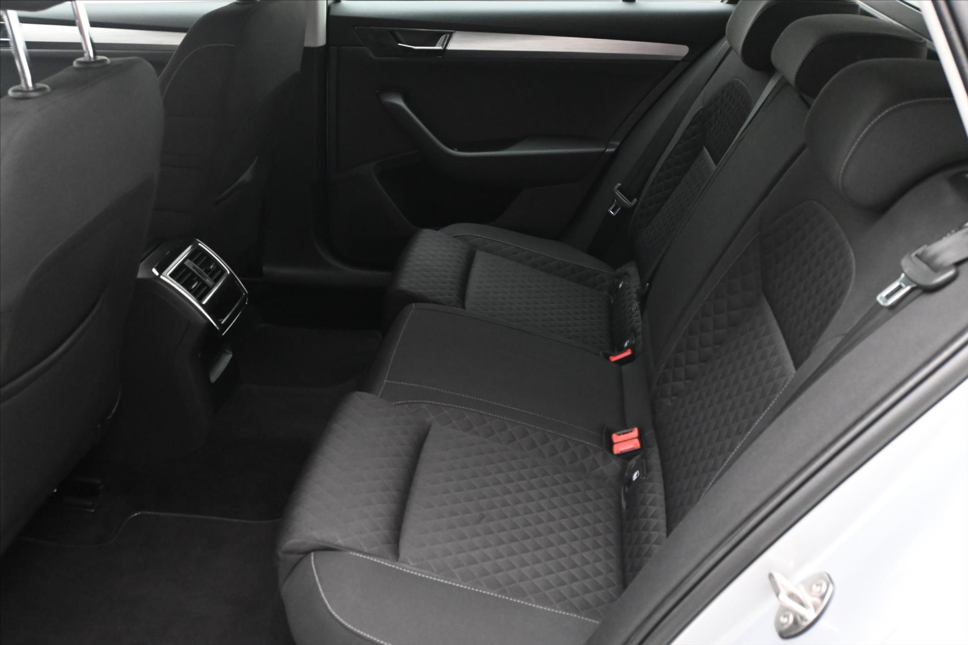 Hlavní fotografie vozu Škoda Superb 1,4 TSI iV 160KW DSG Ambition Záruka až 5 let (14)