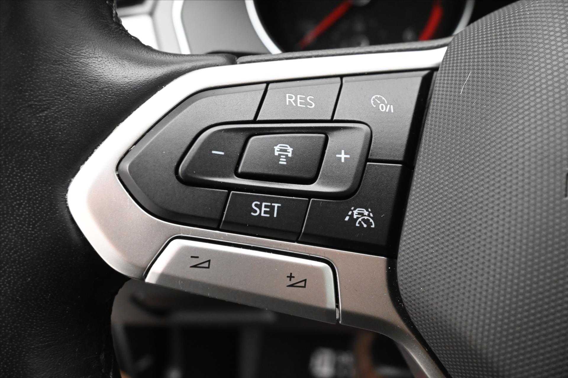 Hlavní fotografie vozu Volkswagen Passat 2,0 TDI 110 kW DSG Business Záruka až 5 let (24)