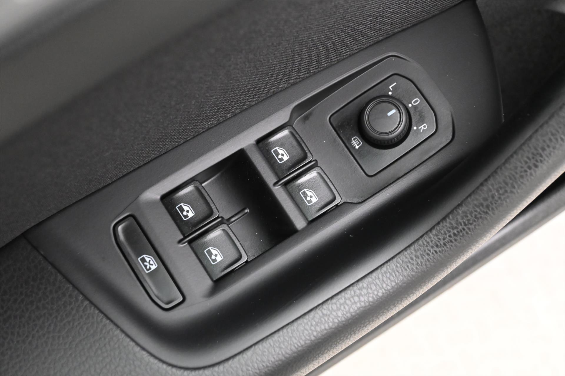 Hlavní fotografie vozu Volkswagen Passat 2,0 TDI 110 kW DSG Business Záruka až 5 let (26)