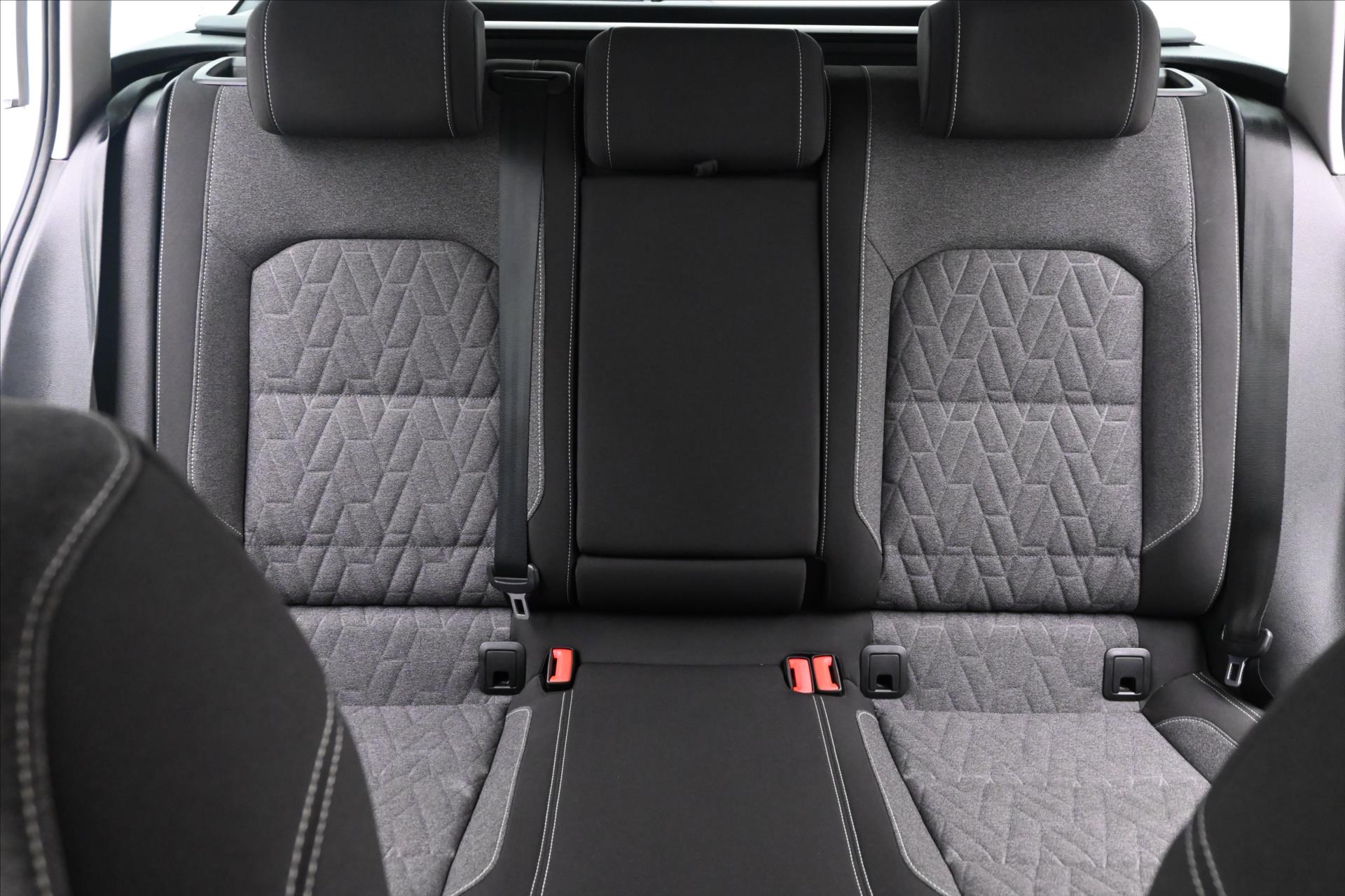 Hlavní fotografie vozu Volkswagen Passat 2,0 TDI 110 kW DSG Business Záruka až 5 let (28)