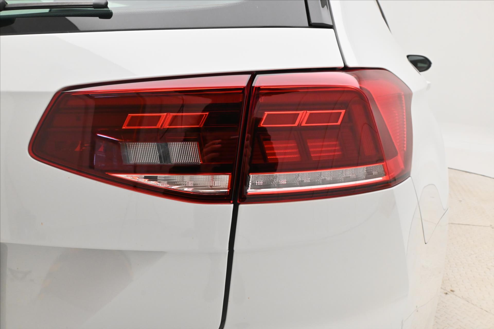 Hlavní fotografie vozu Volkswagen Passat 2,0 TDI 110 kW DSG Business Záruka až 5 let (30)