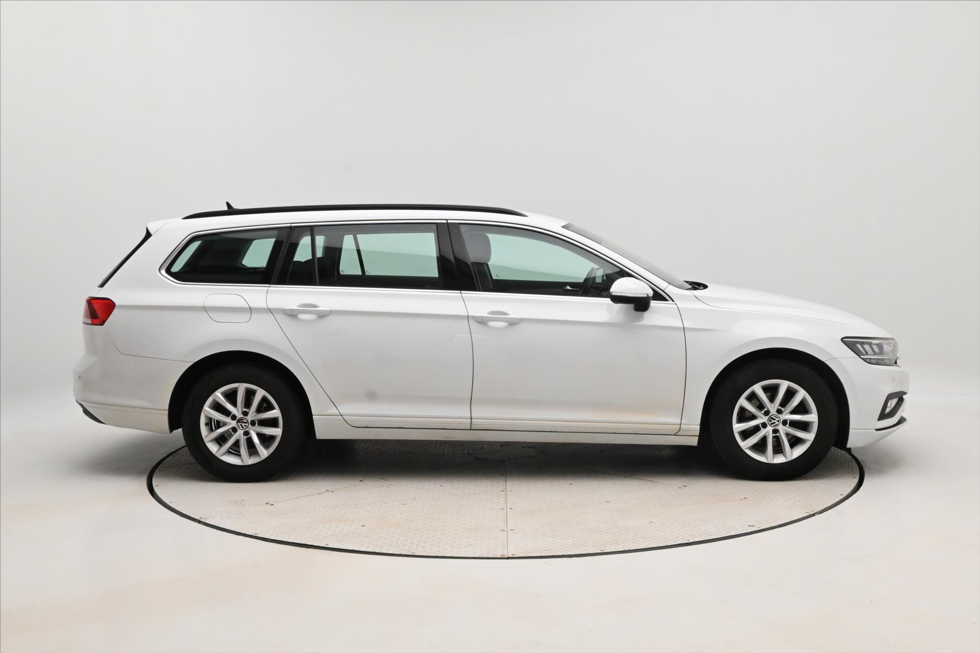 Hlavní fotografie vozu Volkswagen Passat 2,0 TDI 110 kW DSG Business Záruka až 5 let (4)
