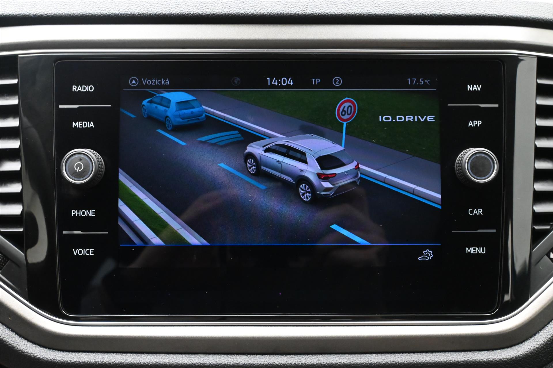 Hlavní fotografie vozu Volkswagen T-Roc 1,5 TSI 110 kW DSG Navi Záruka až 5 let (19)