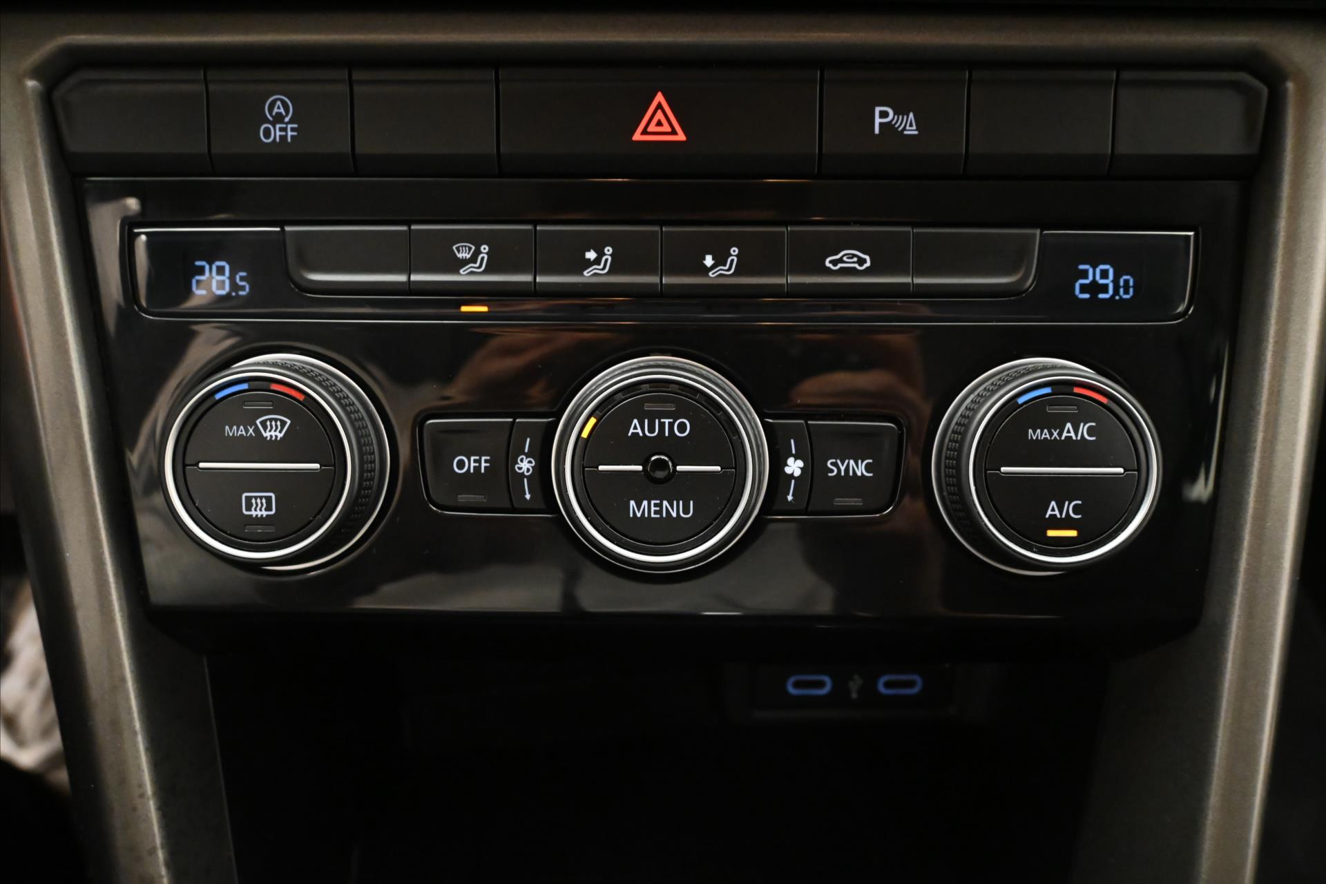 Hlavní fotografie vozu Volkswagen T-Roc 1,5 TSI 110 kW DSG Navi Záruka až 5 let (21)
