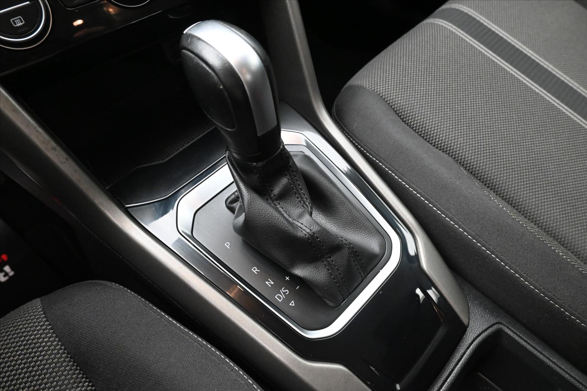 Hlavní fotografie vozu Volkswagen T-Roc 1,5 TSI 110 kW DSG Navi Záruka až 5 let (22)