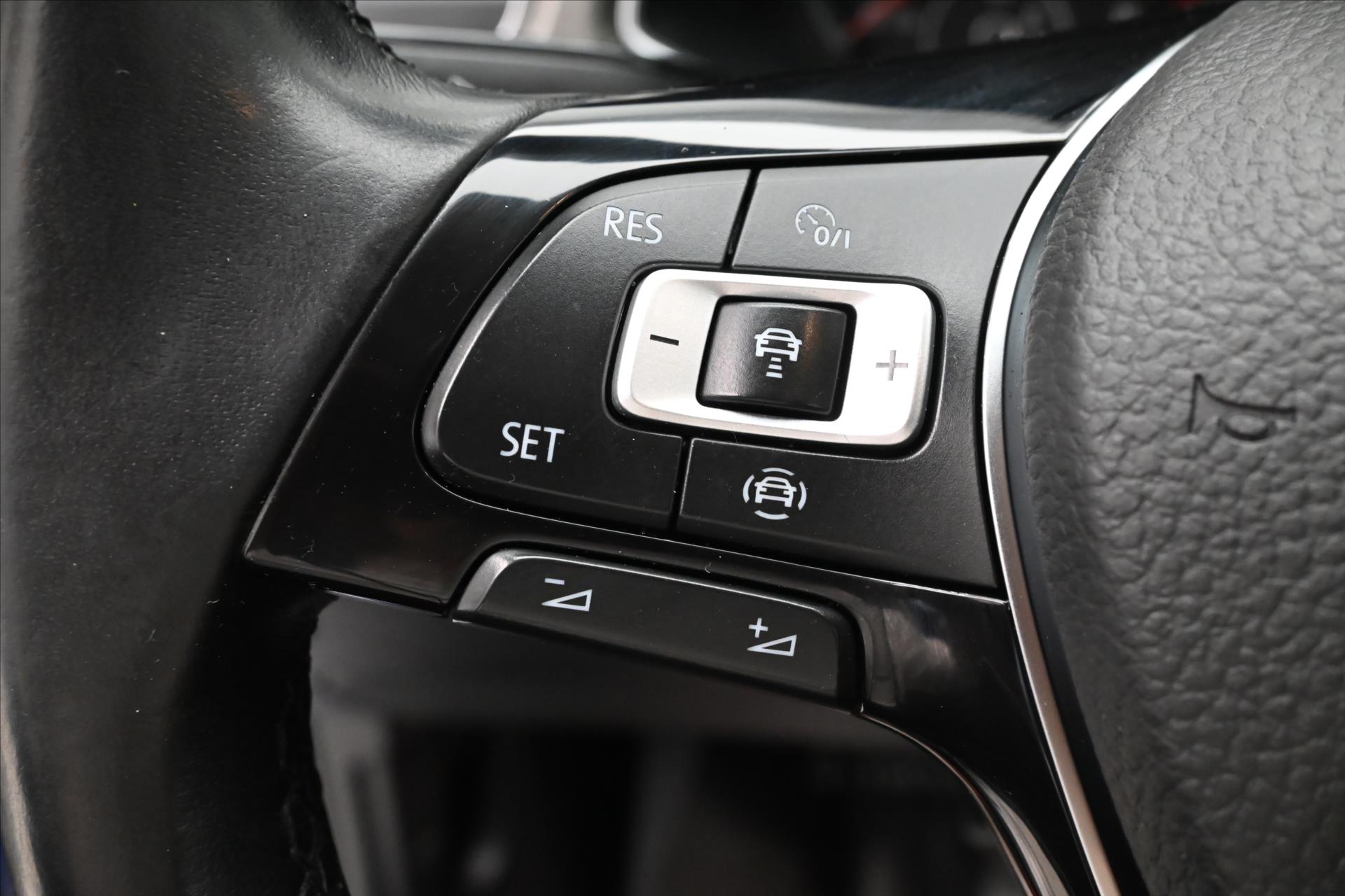 Hlavní fotografie vozu Volkswagen T-Roc 1,5 TSI 110 kW DSG Navi Záruka až 5 let (23)